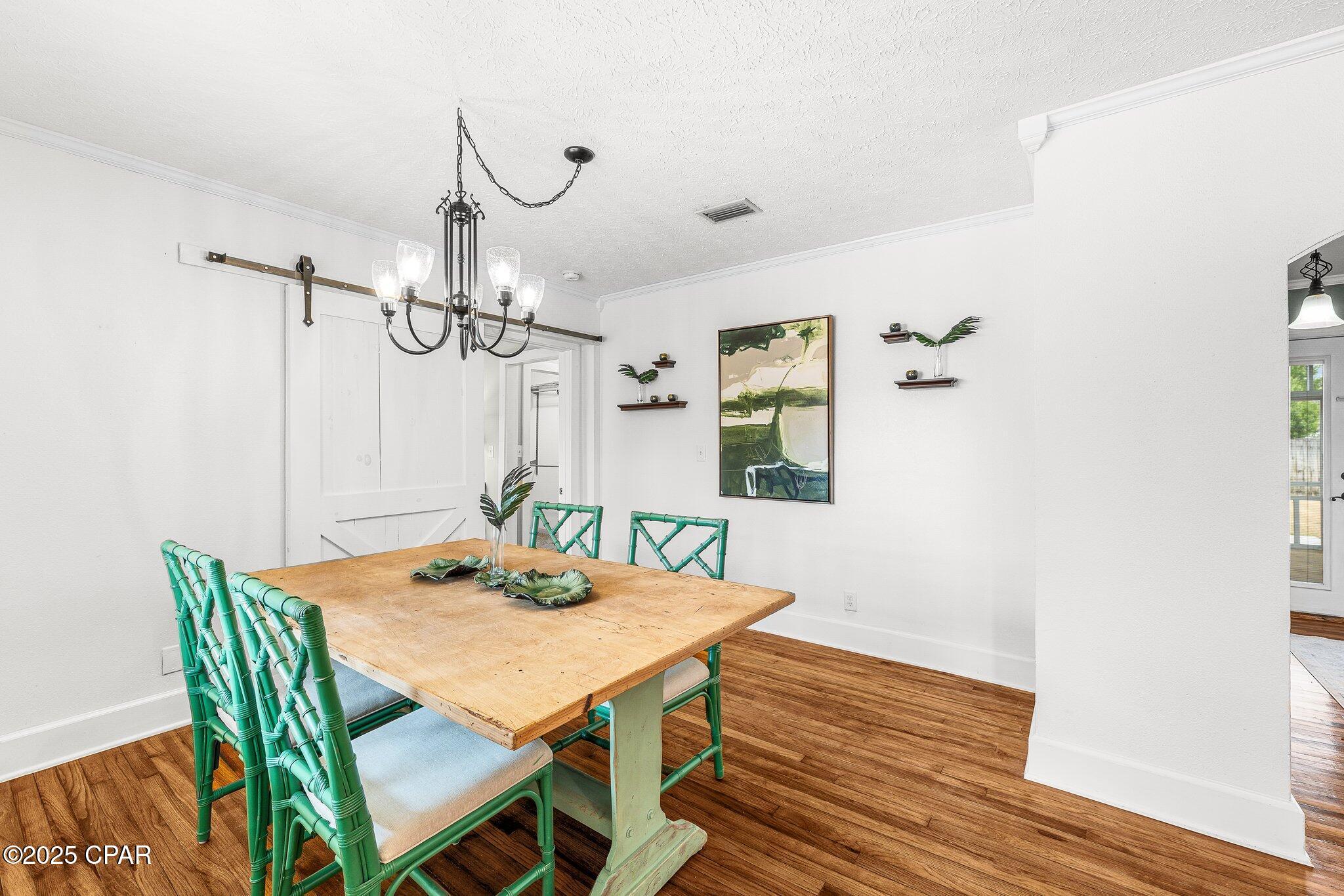 306 N Cove Boulevard