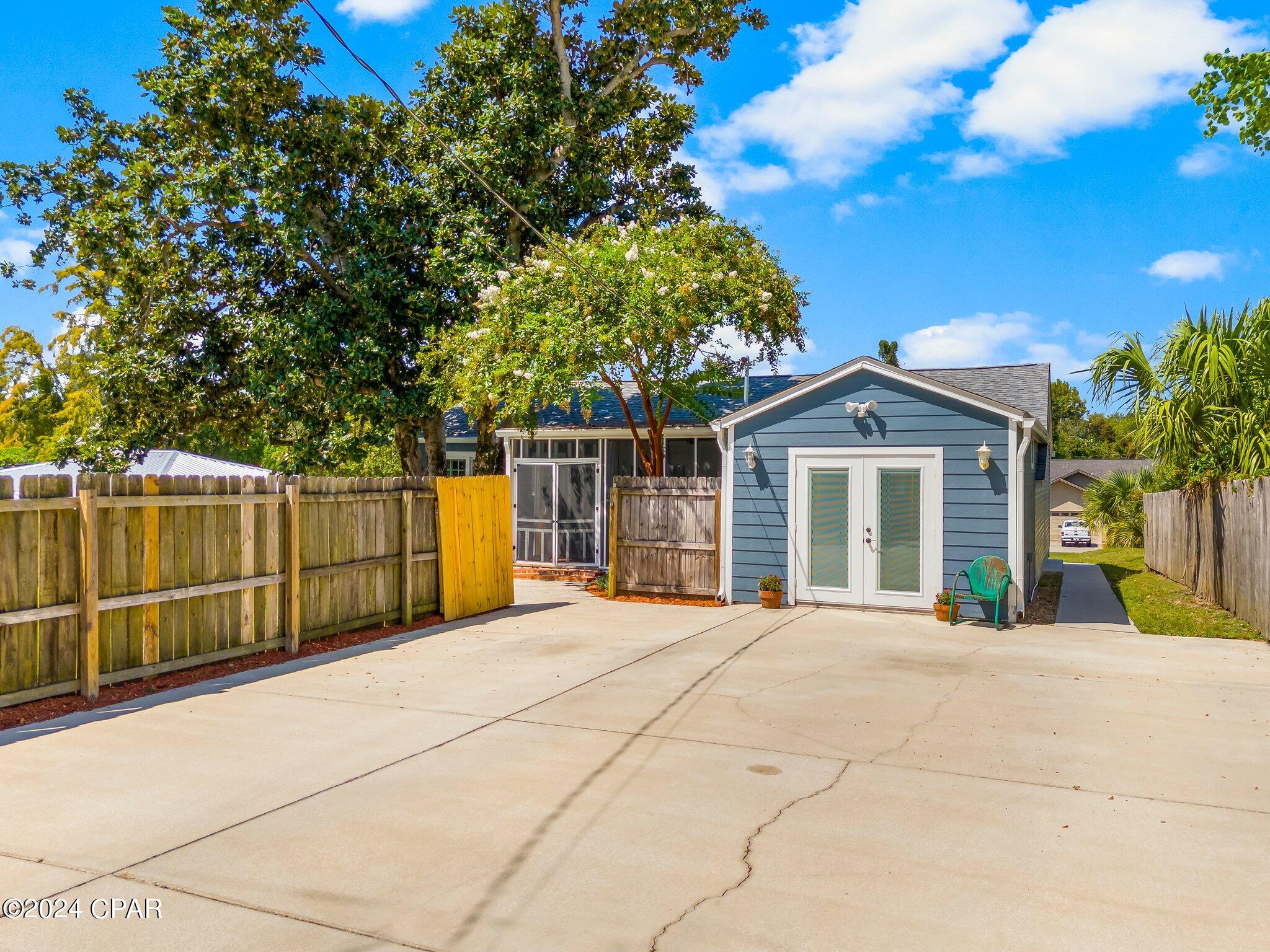 306 N Cove Boulevard