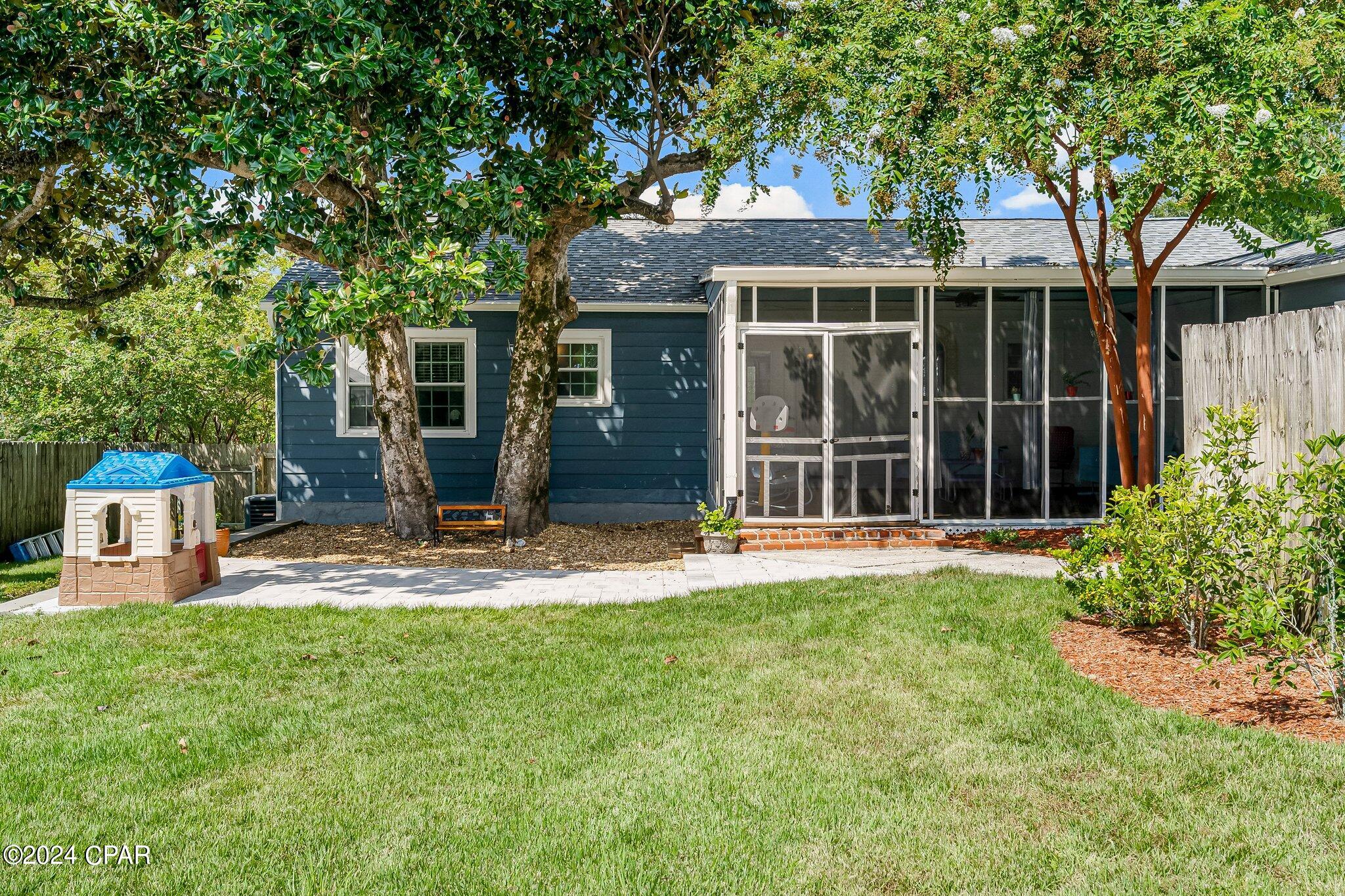 306 N Cove Boulevard