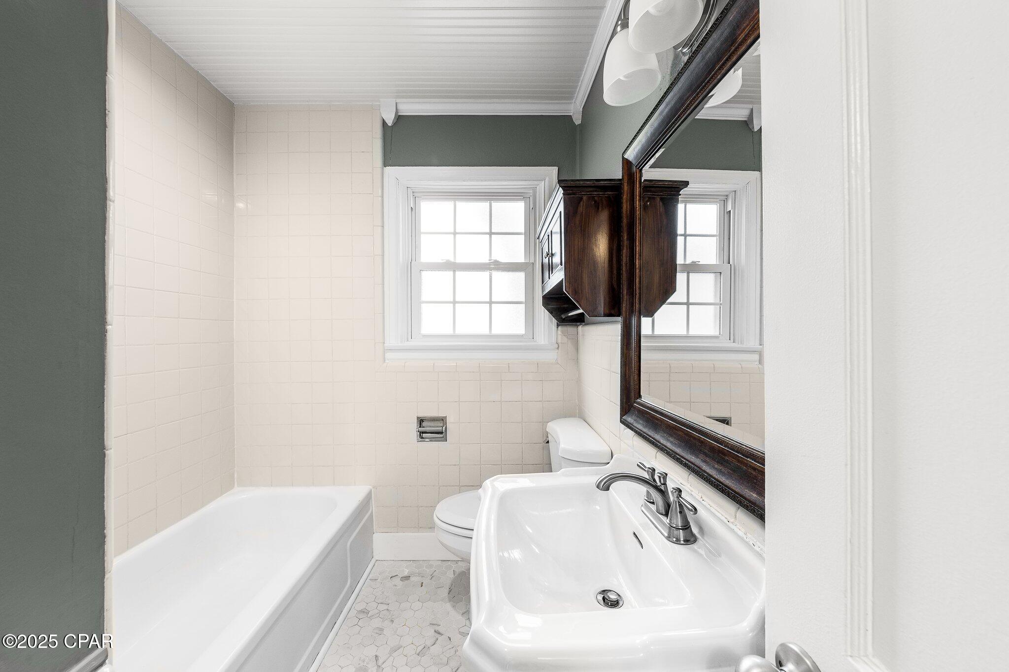 306 N Cove Boulevard