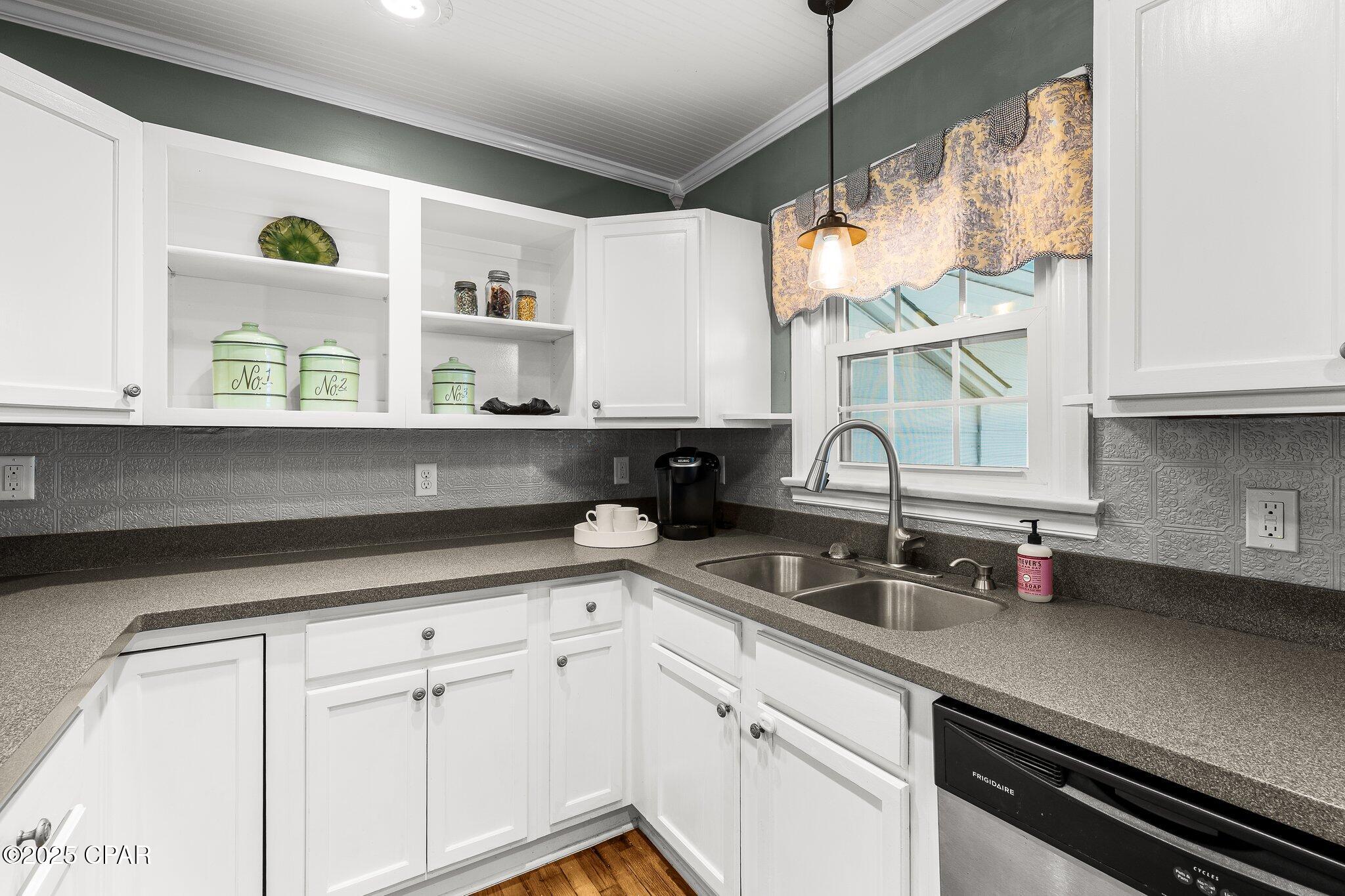 306 N Cove Boulevard