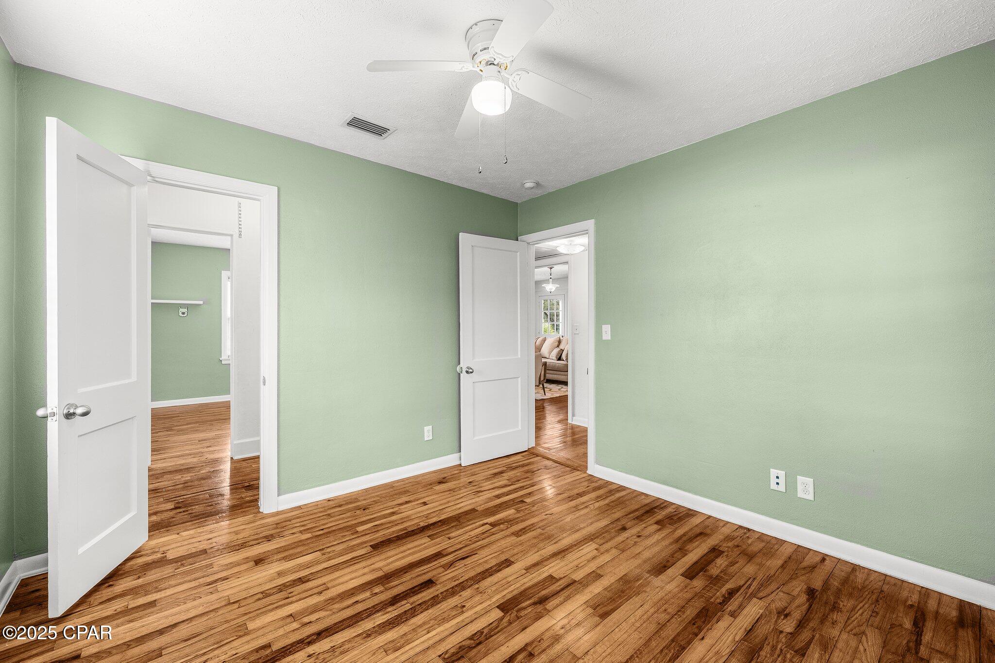 306 N Cove Boulevard