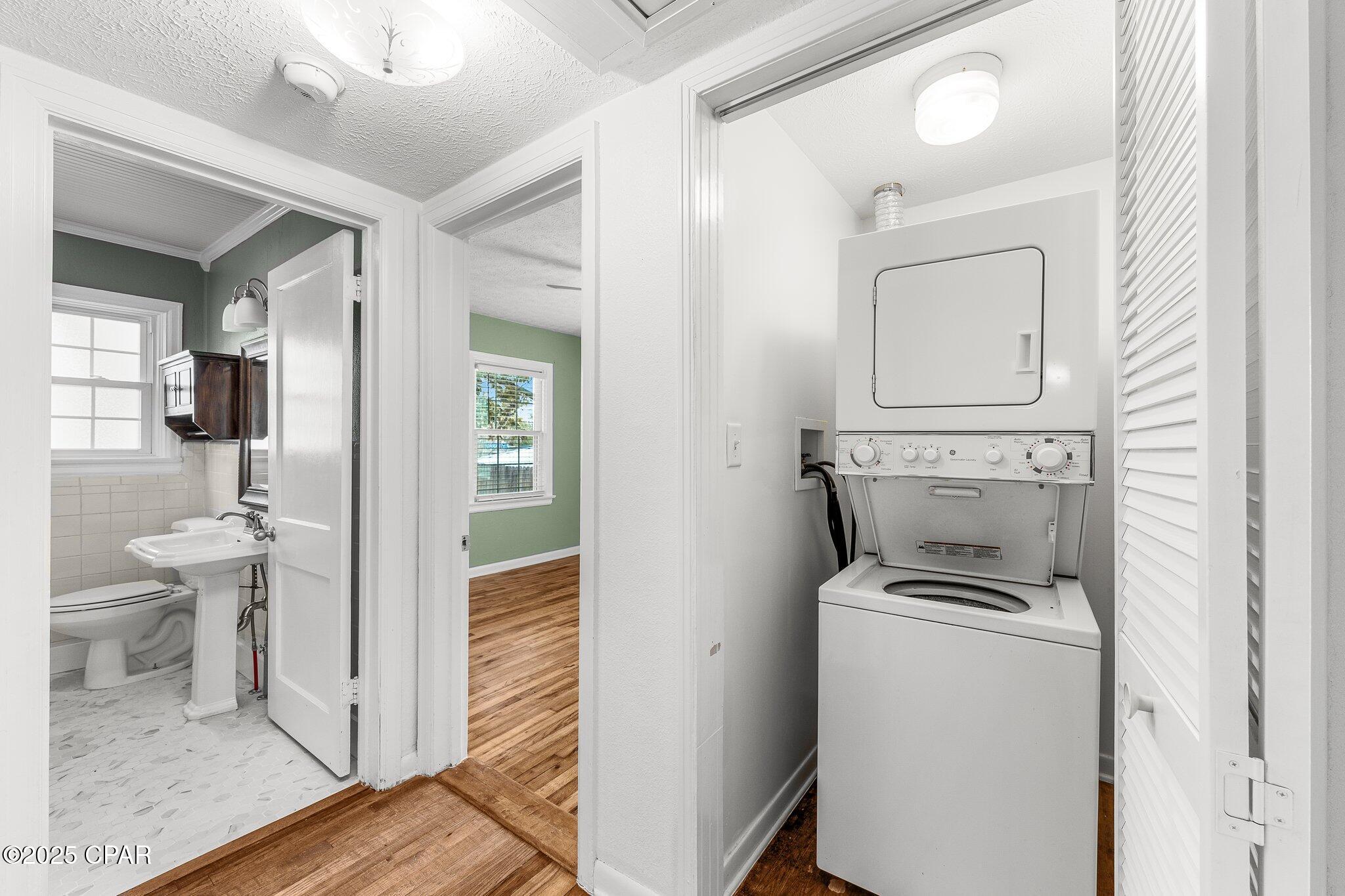 306 N Cove Boulevard