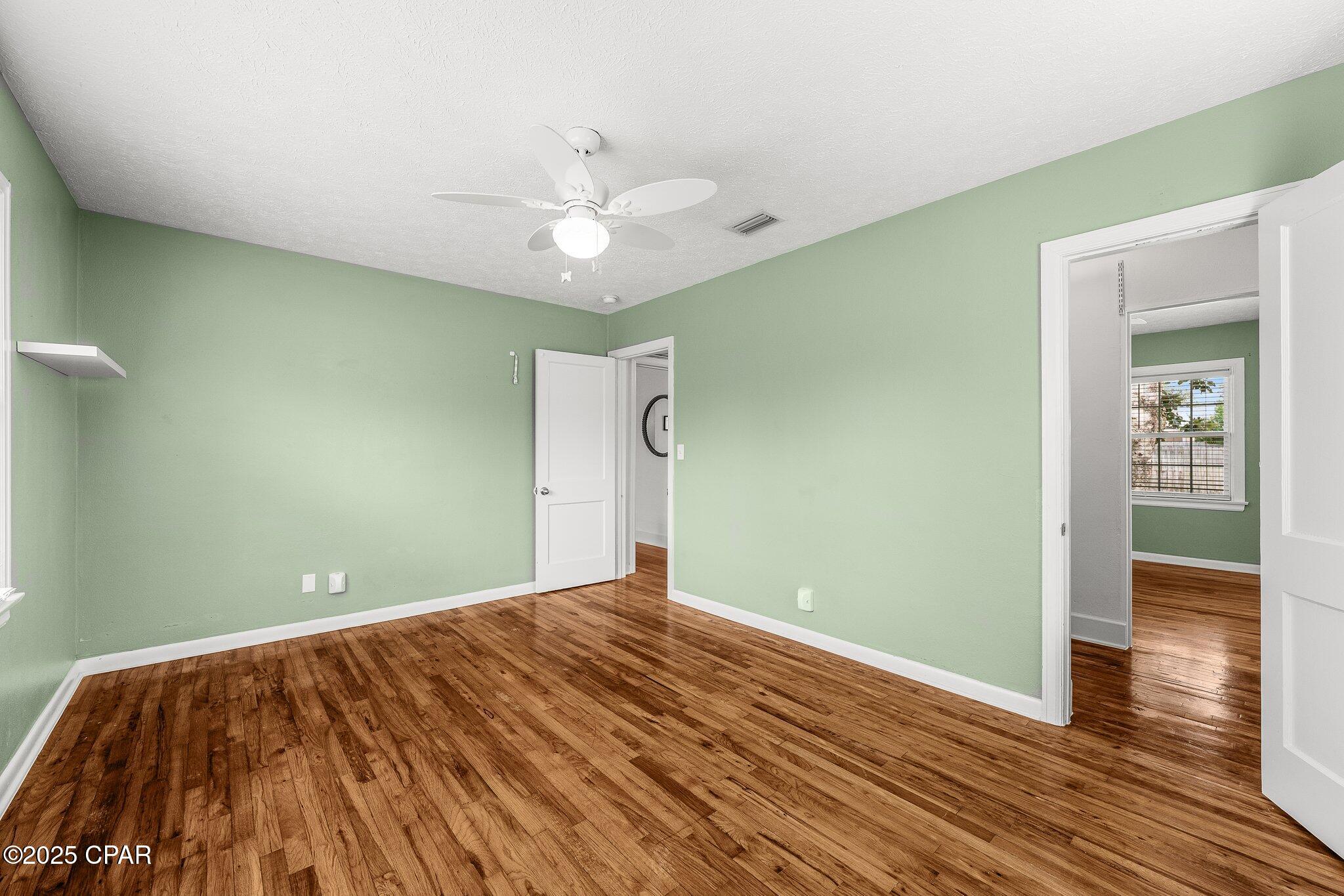 306 N Cove Boulevard