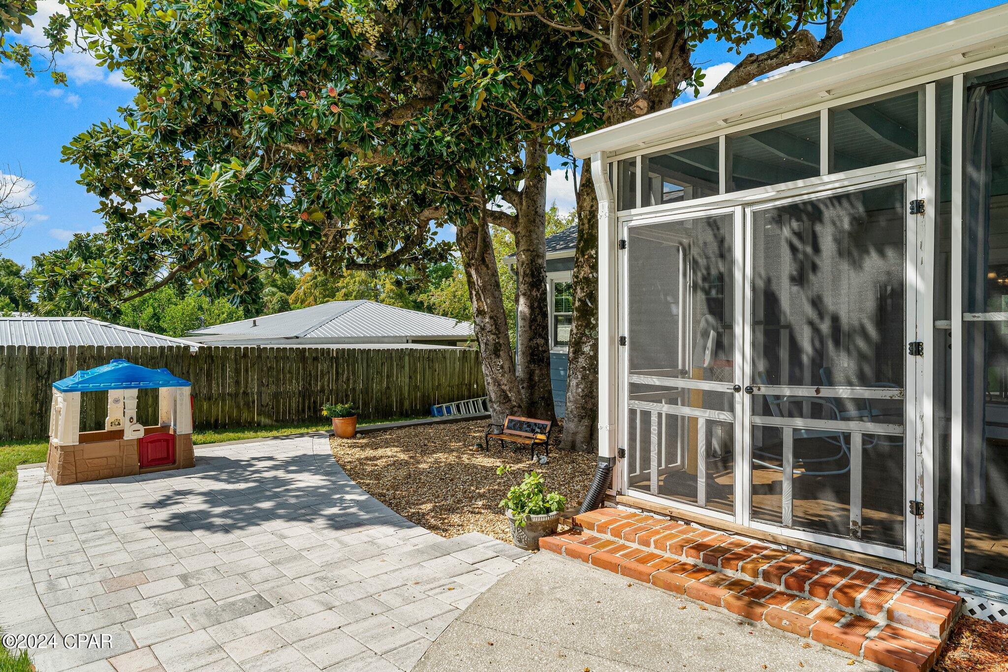 306 N Cove Boulevard