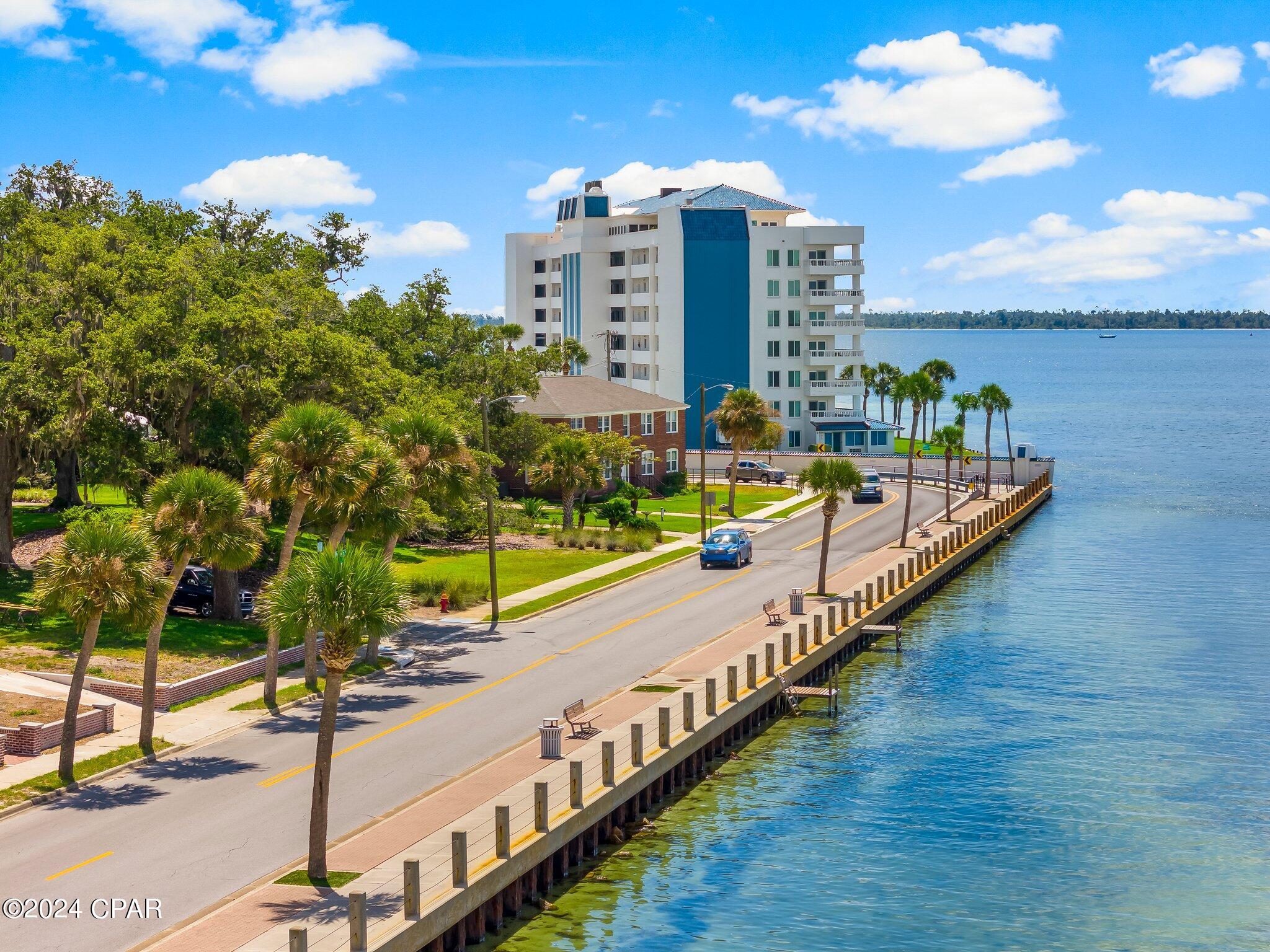 306 N Cove Boulevard