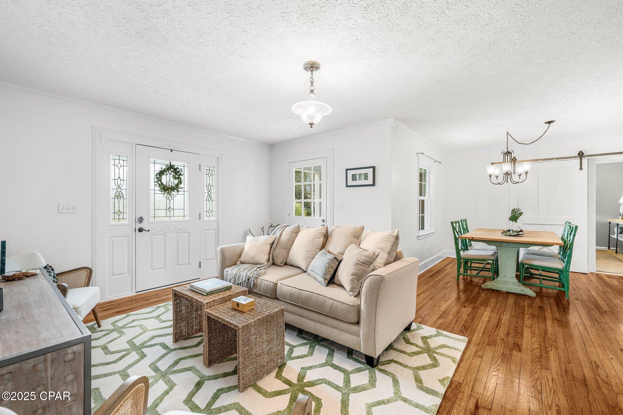 306 N Cove Boulevard