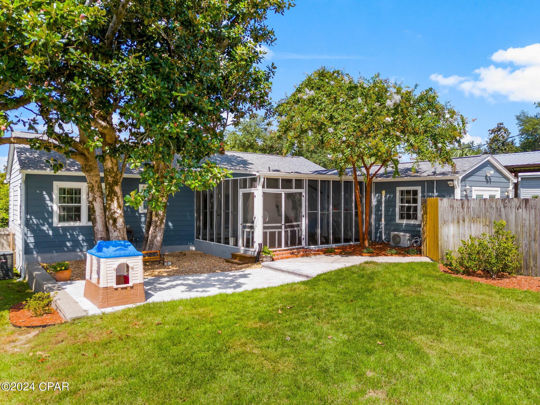 306 N Cove Boulevard