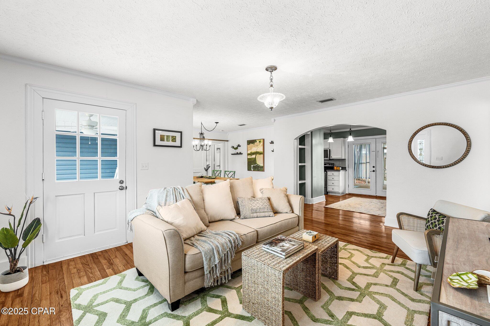 306 N Cove Boulevard