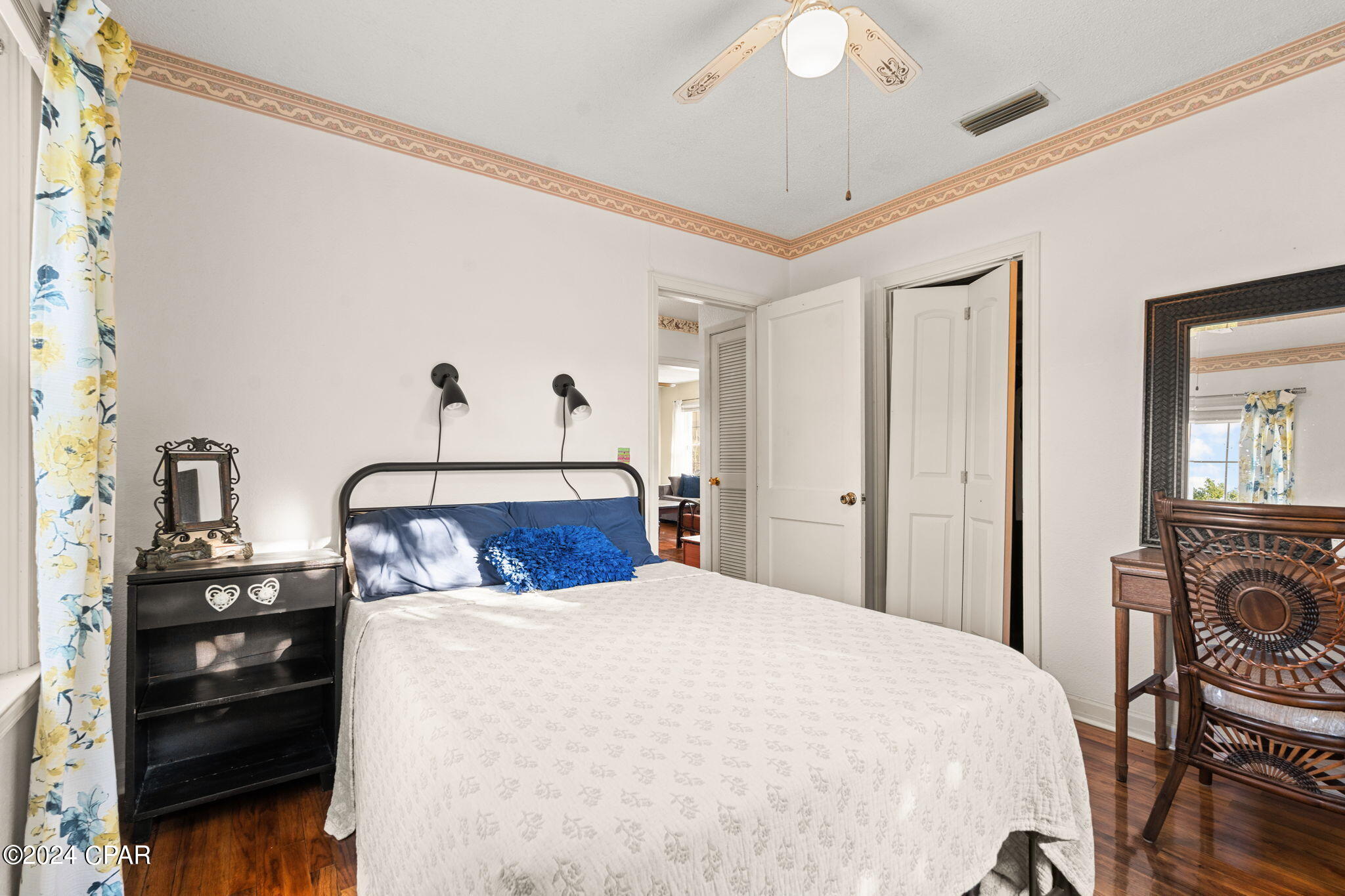 1103 E 2nd Court