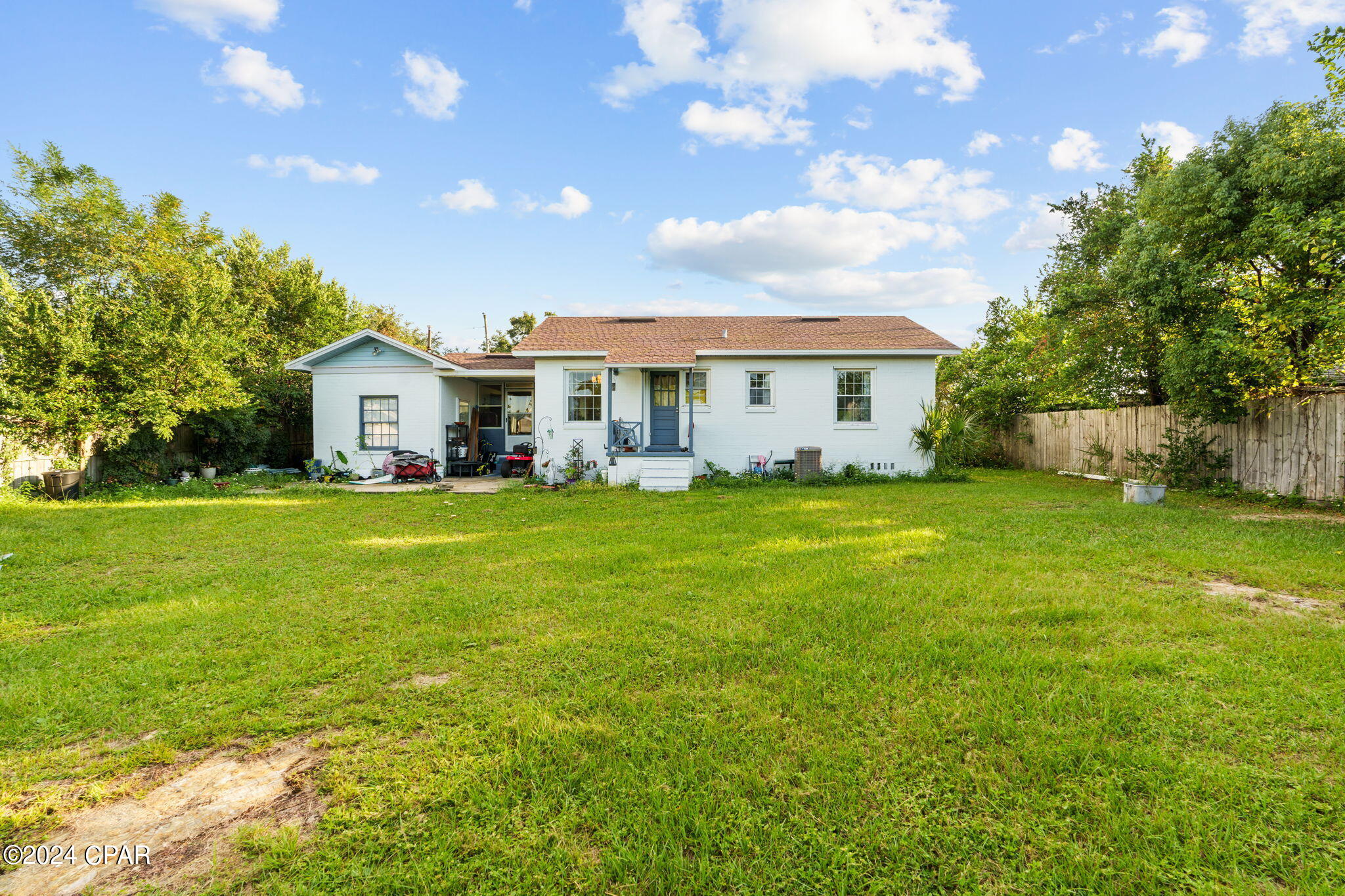 1103 E 2nd Court