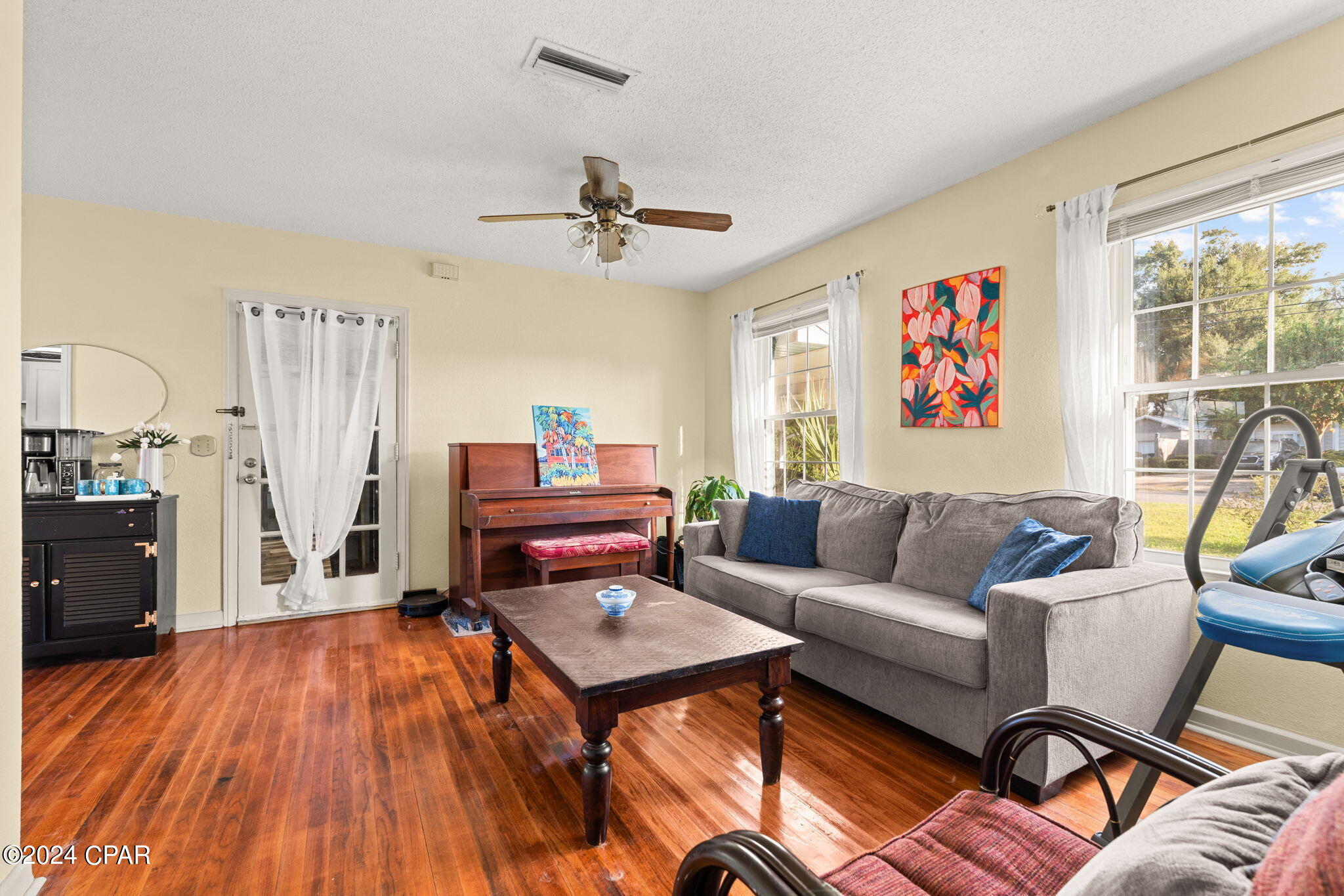 1103 E 2nd Court