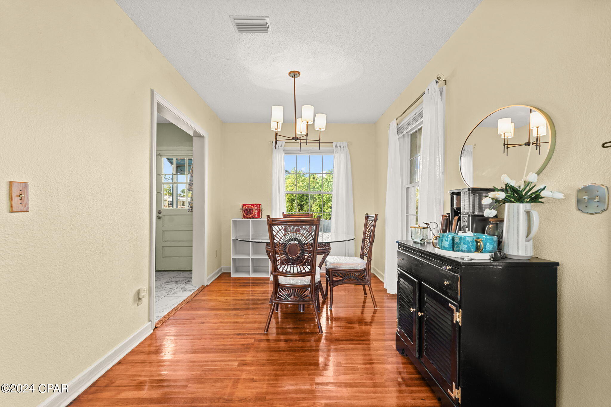 1103 E 2nd Court