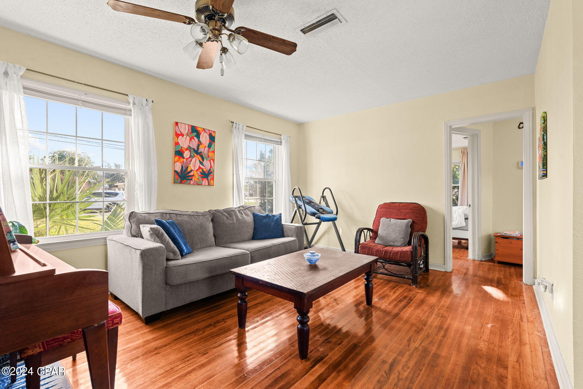 1103 E 2nd Court
