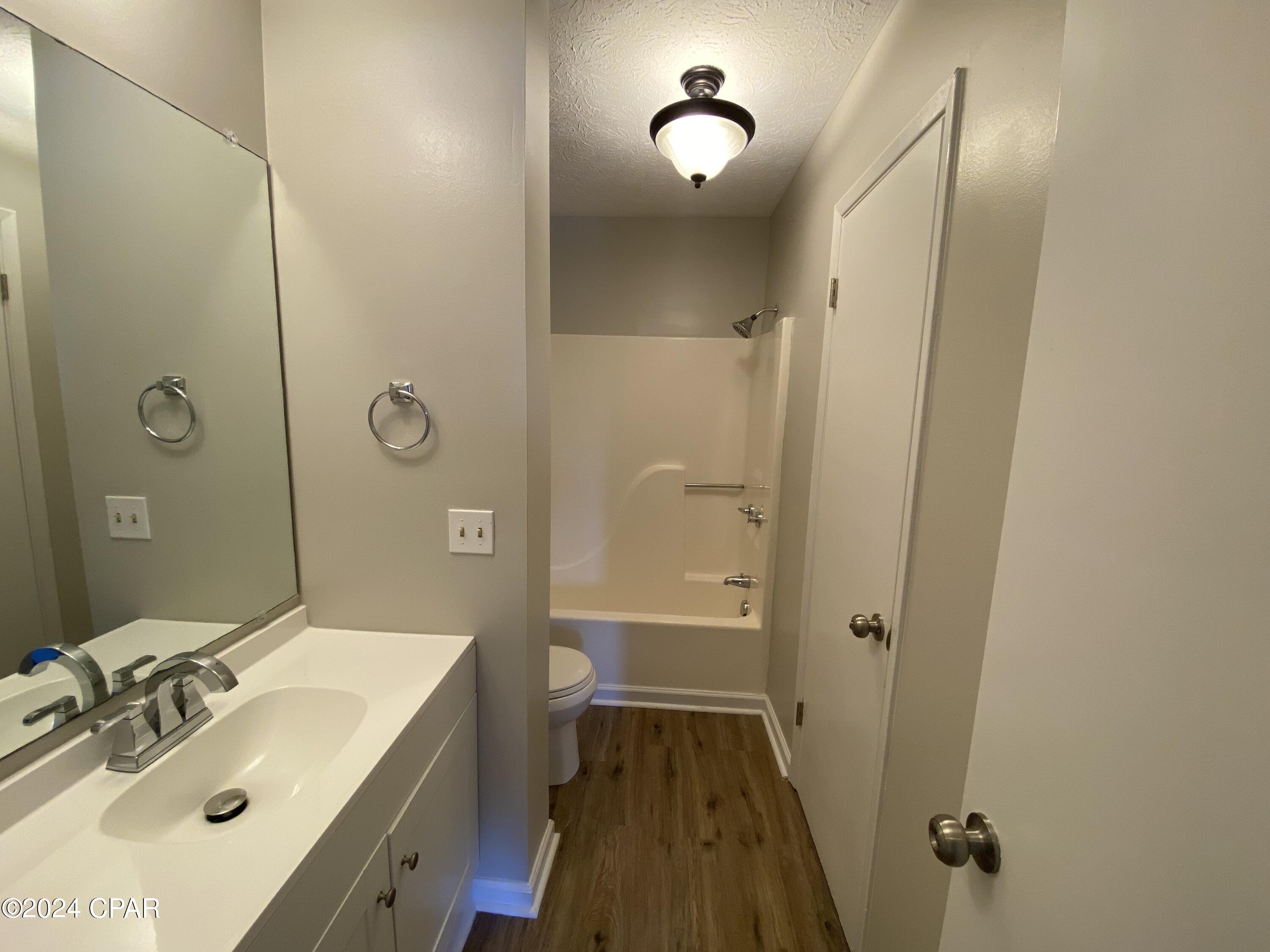 3118 E Baldwin Road 18,20,22