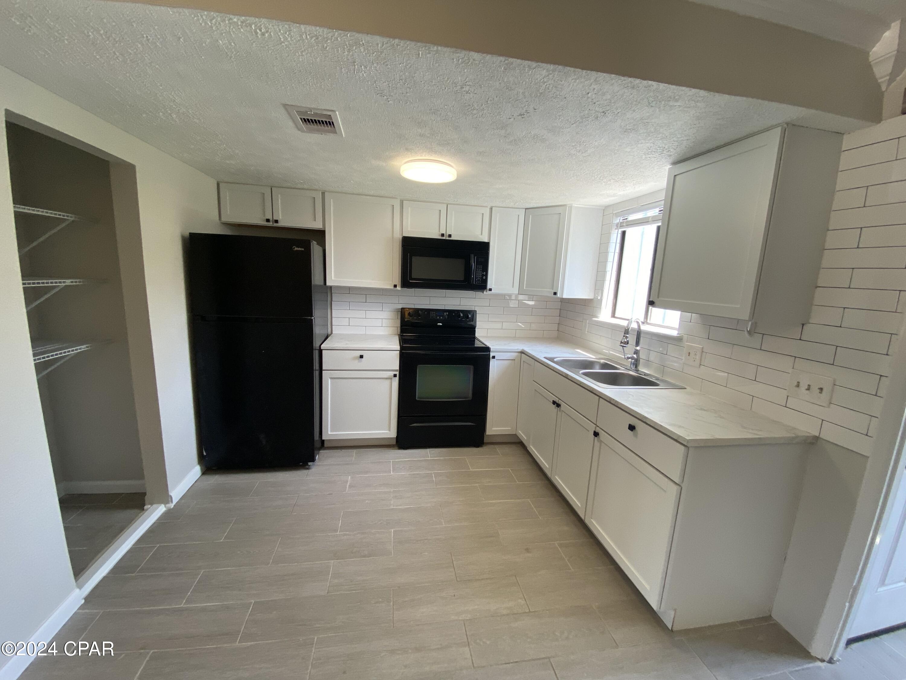 3118 E Baldwin Road 18,20,22