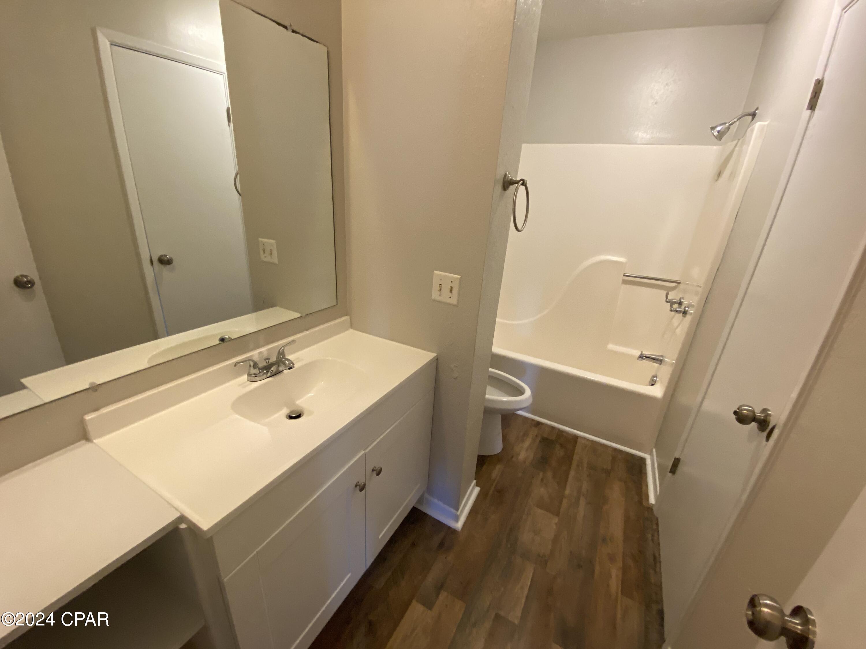 3118 E Baldwin Road 18,20,22