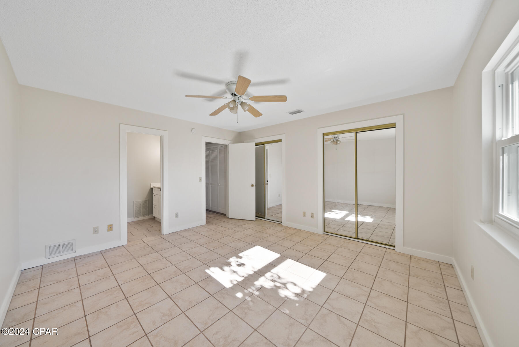 907 Bradley Circle