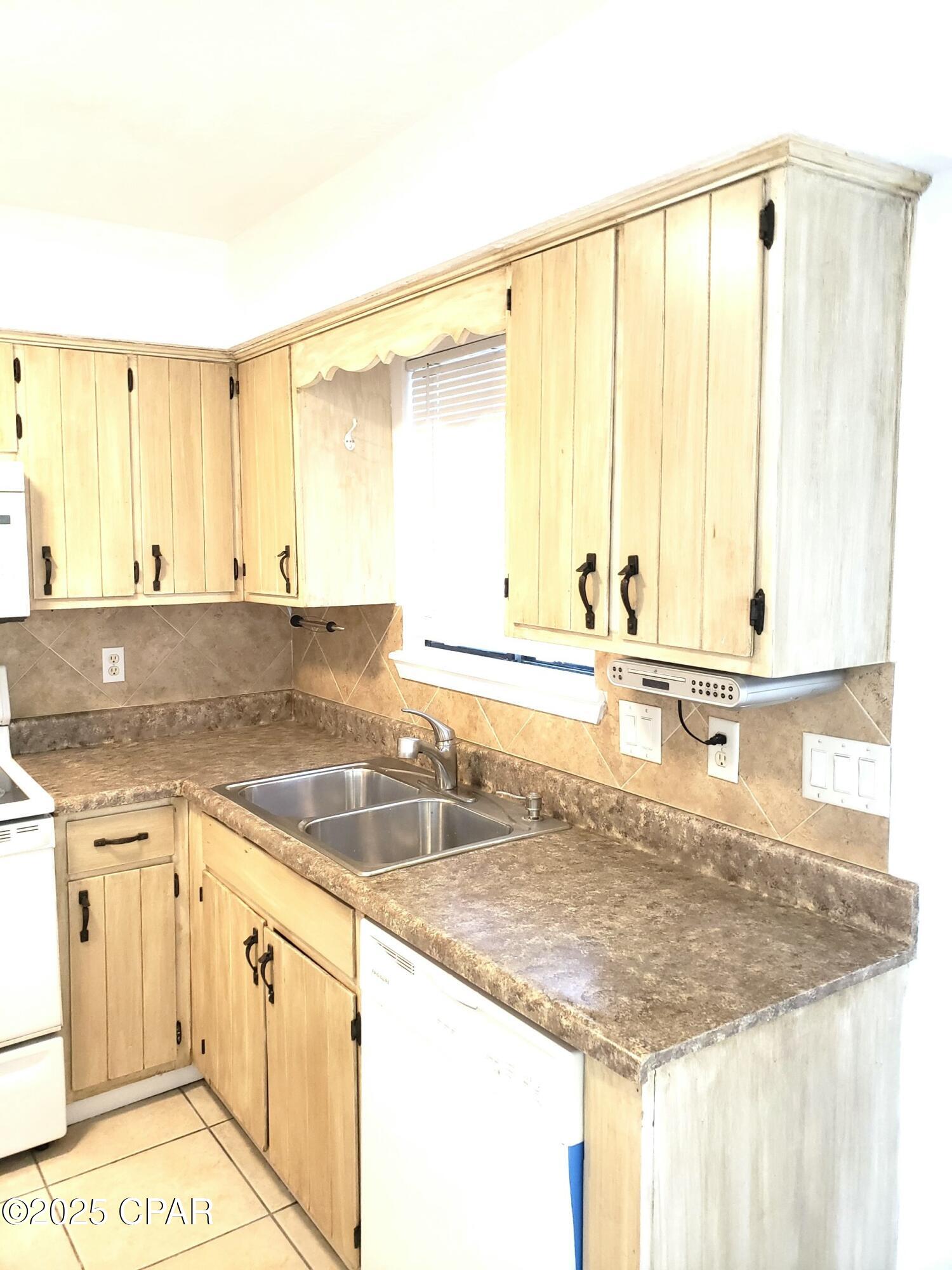 3914 Venetian Circle