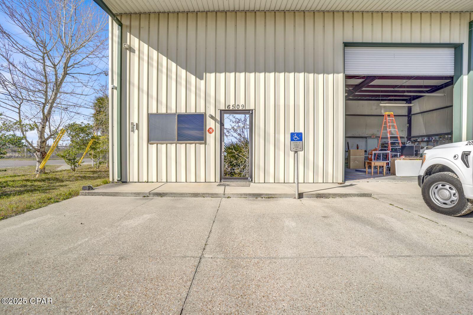 6509-6515 E Highway 22