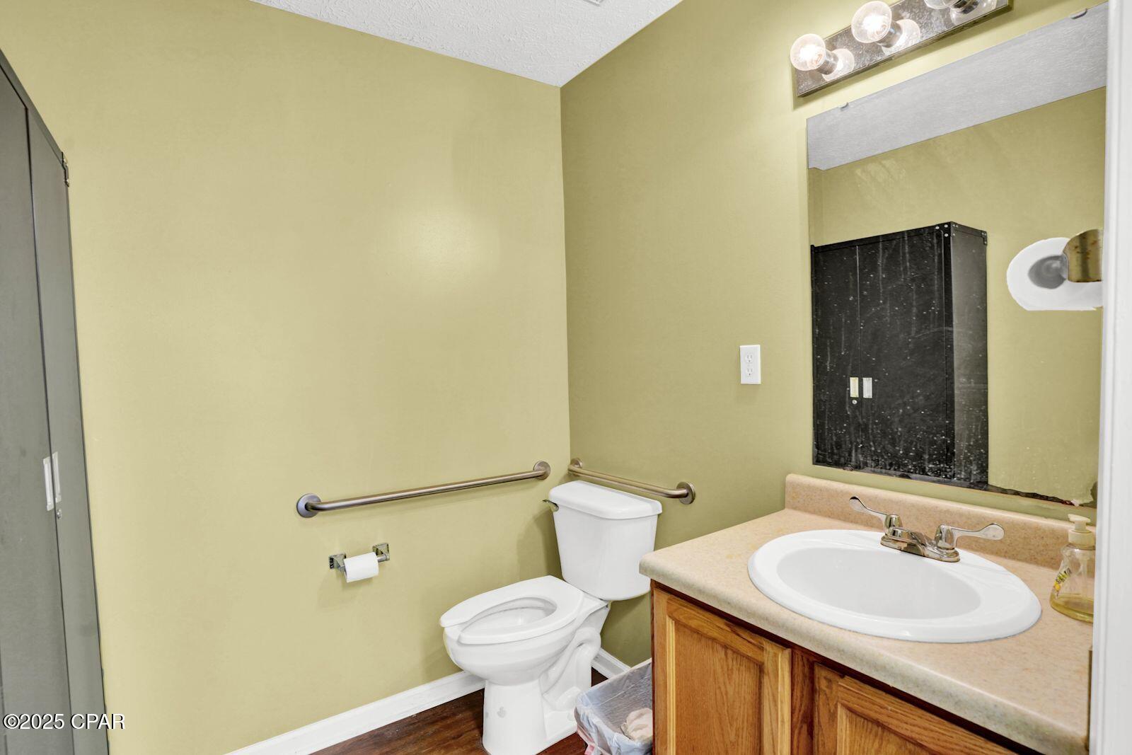 6509-6515 E Highway 22