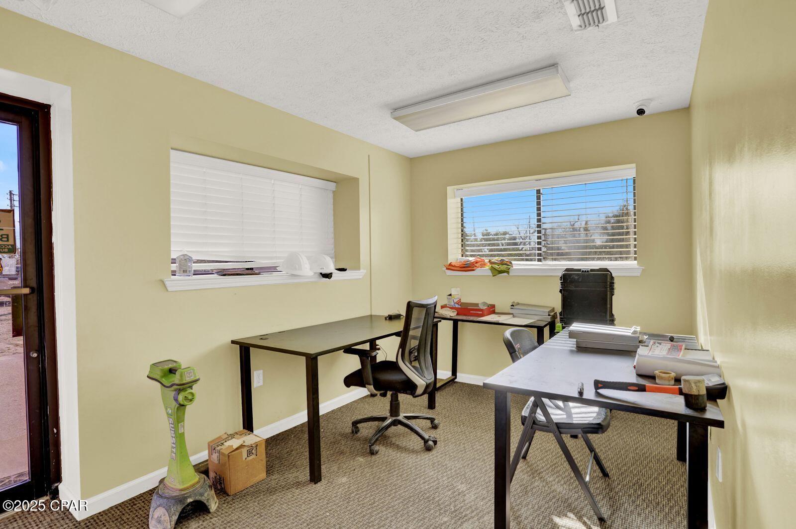 6509-6515 E Highway 22