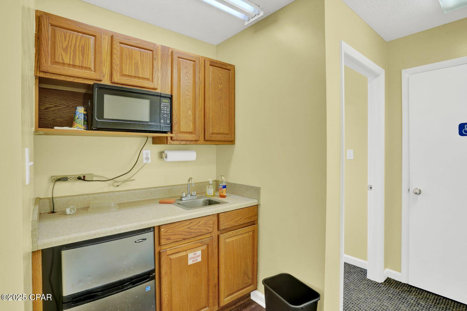 6509-6515 E Highway 22