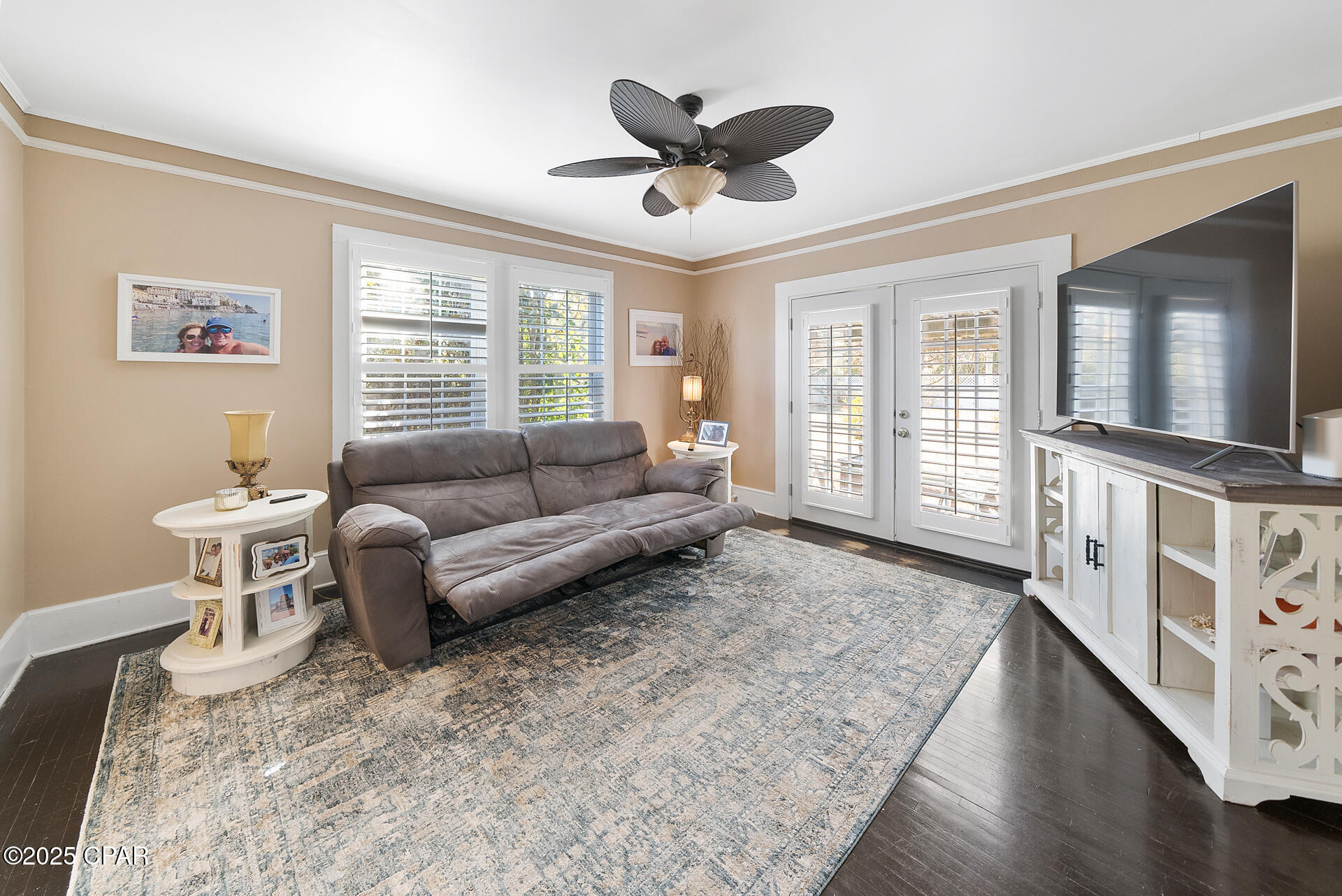 119 N Cove Boulevard