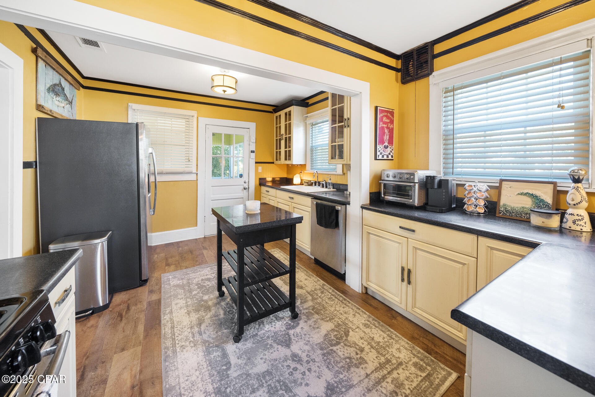 119 N Cove Boulevard