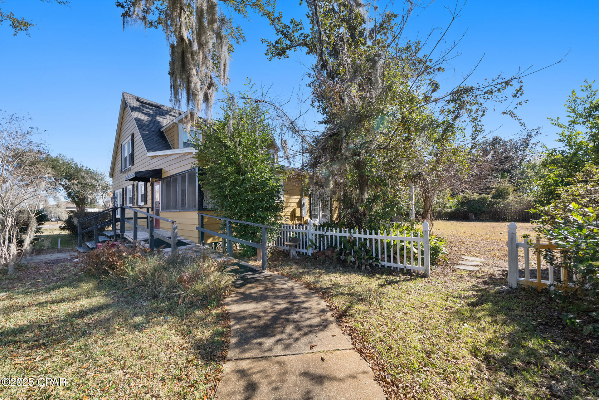 119 N Cove Boulevard