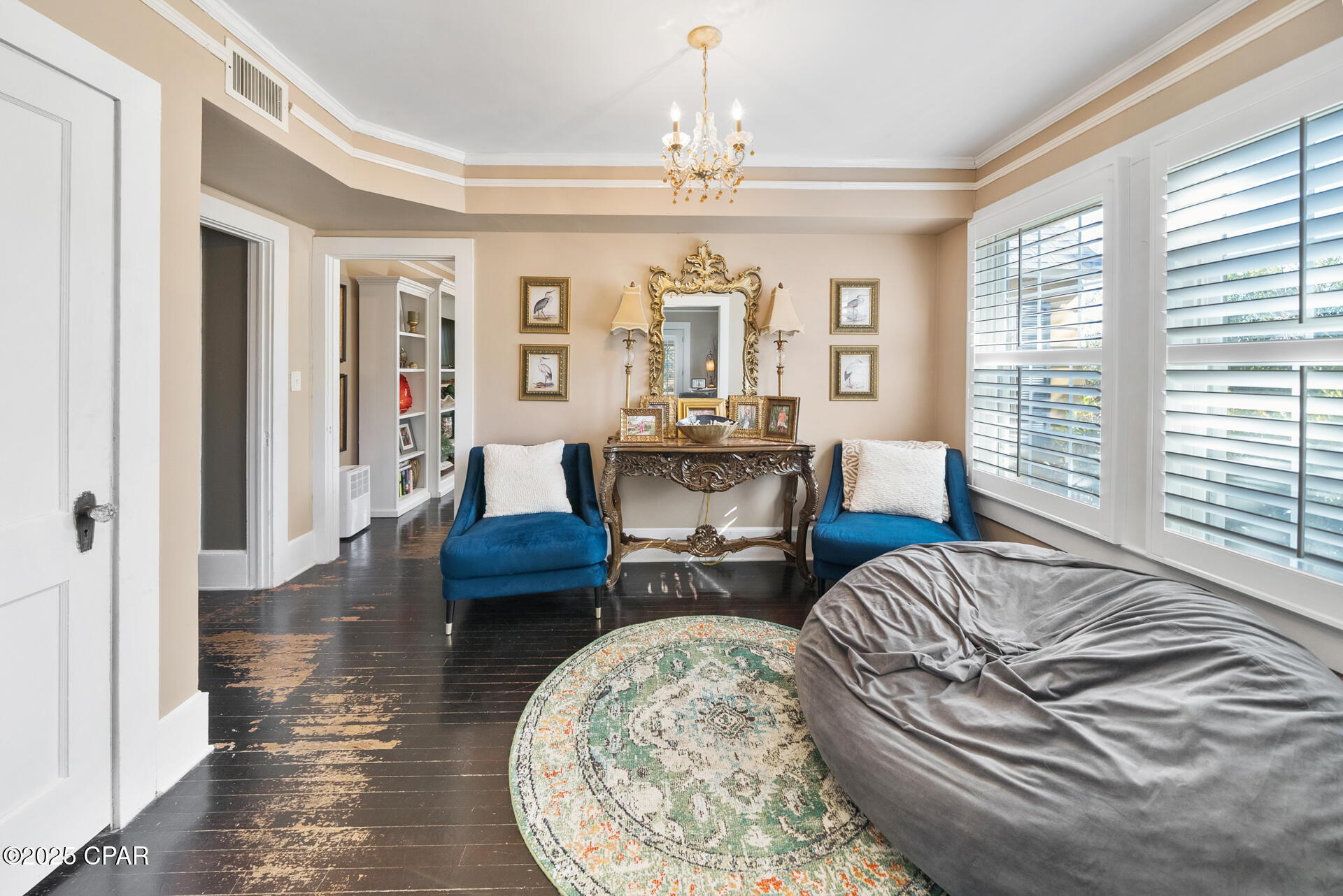 119 N Cove Boulevard