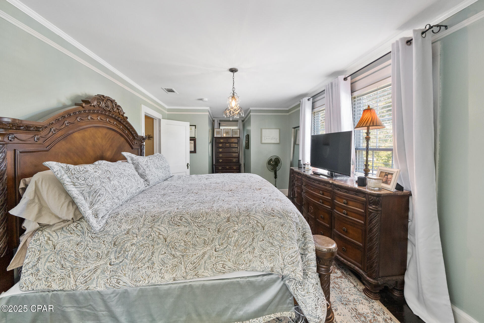 119 N Cove Boulevard