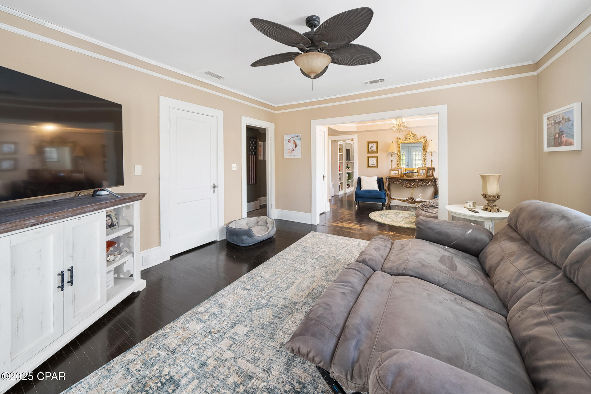 119 N Cove Boulevard