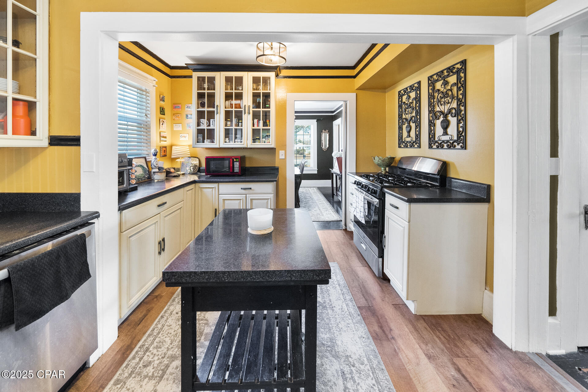 119 N Cove Boulevard