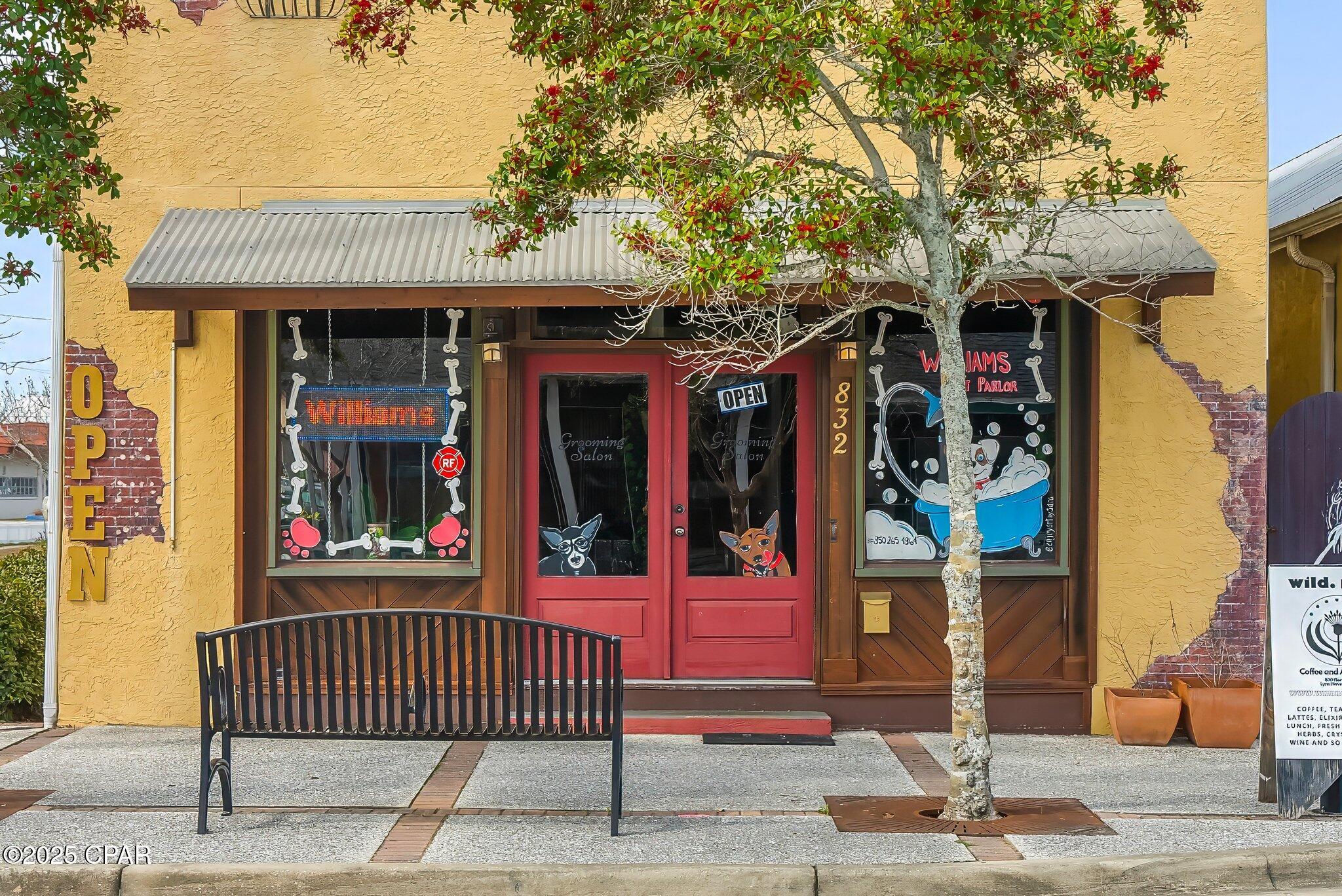 201 E 8th Street