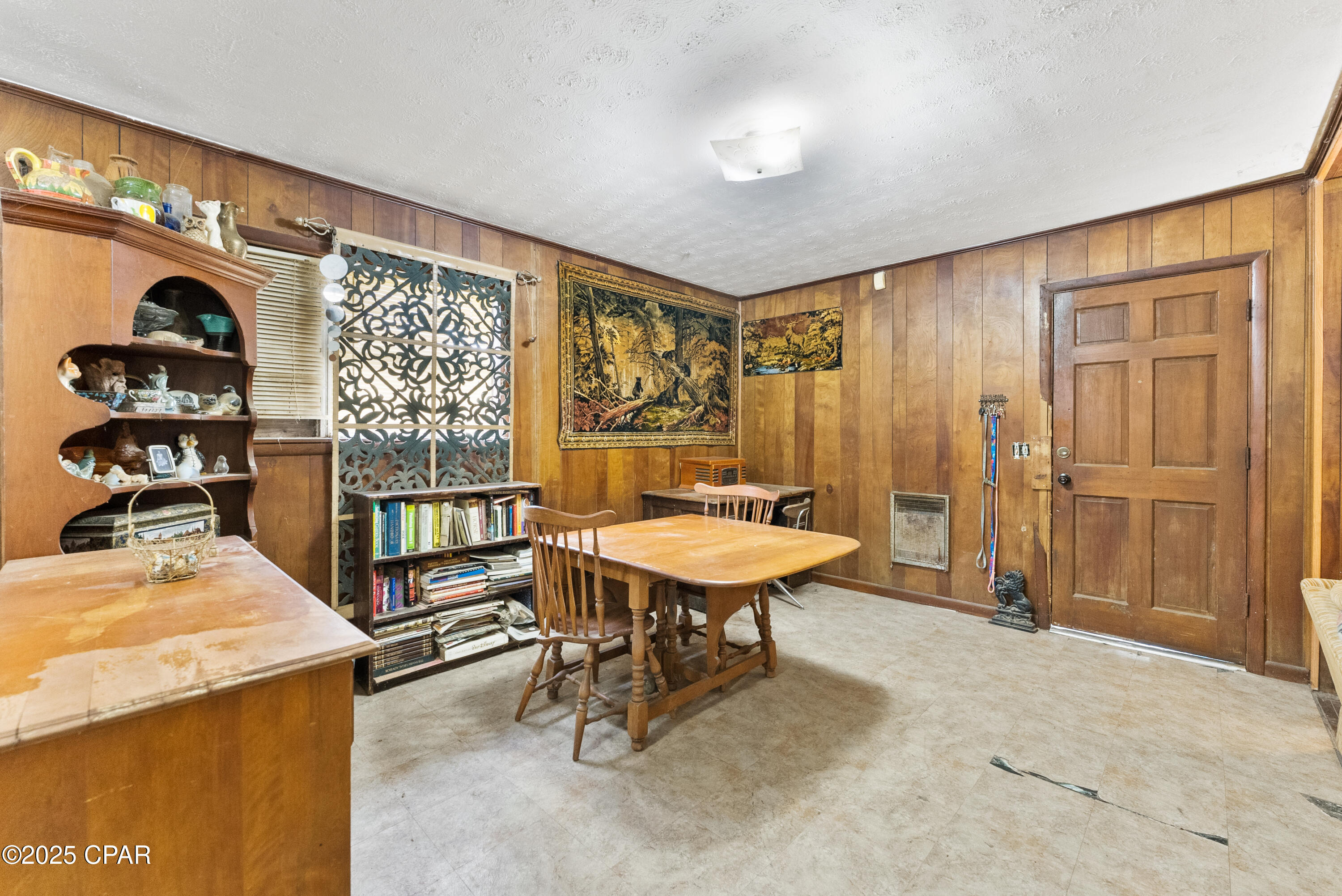 1850 N Holmes Creek Road