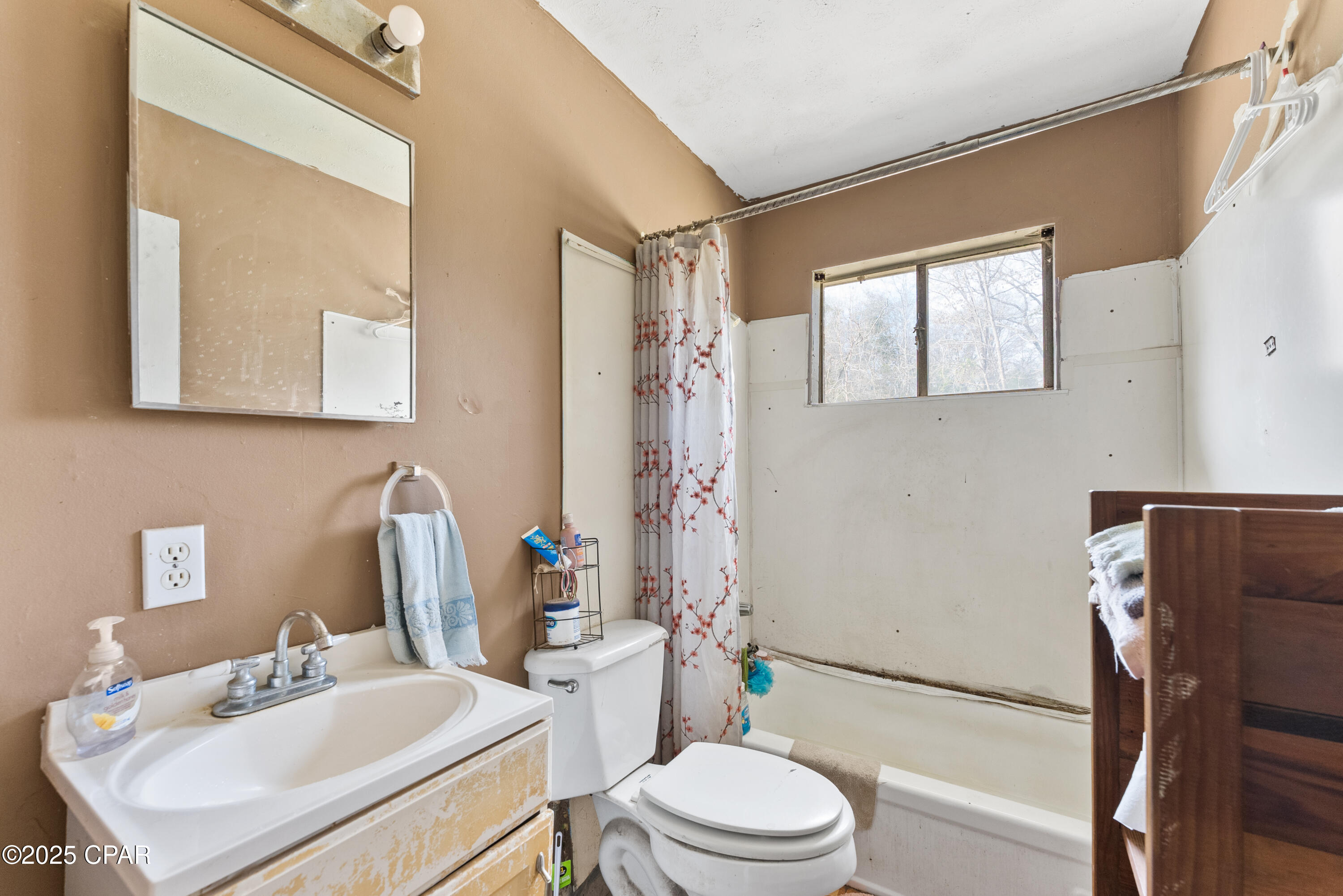 1850 N Holmes Creek Road