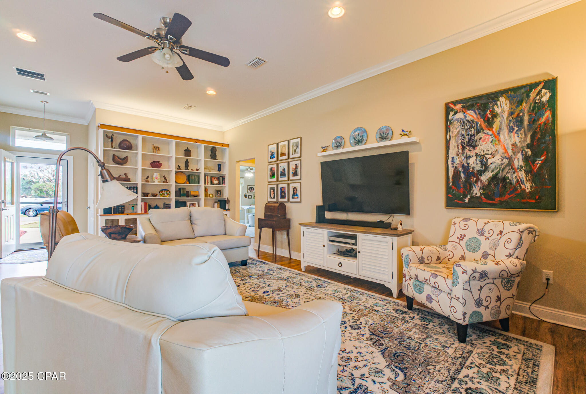 1005 E 10th Street