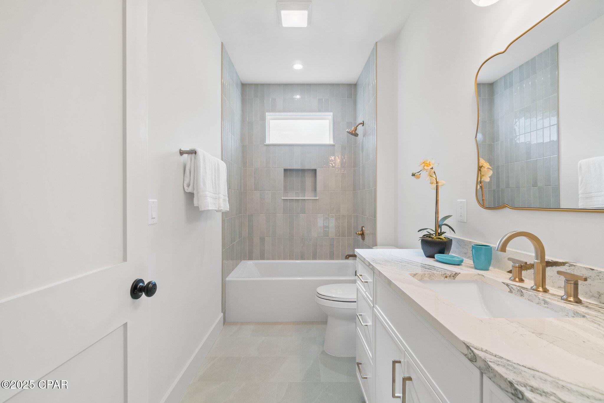 1709 White Western Lake Lane