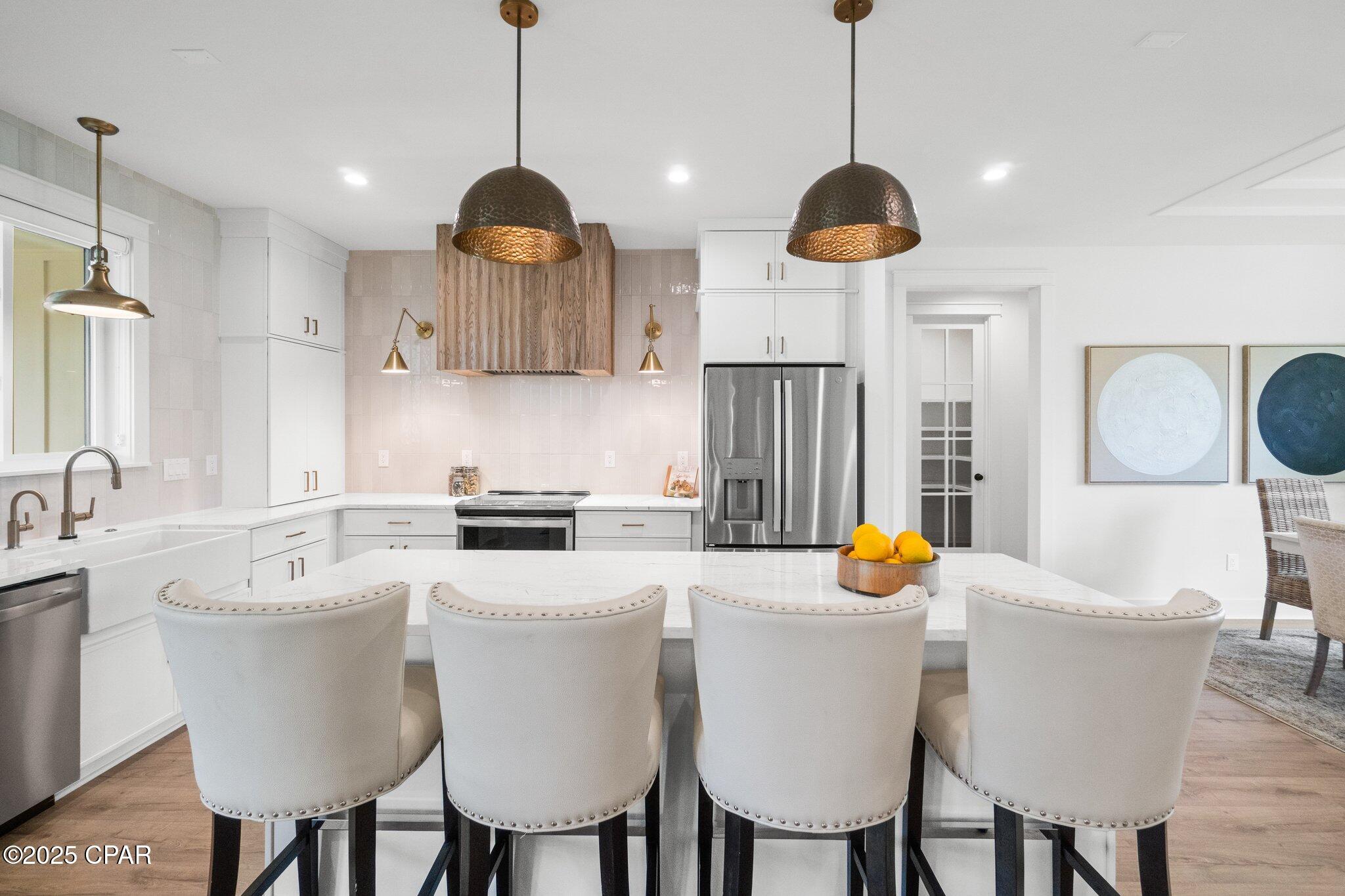 1709 White Western Lake Lane