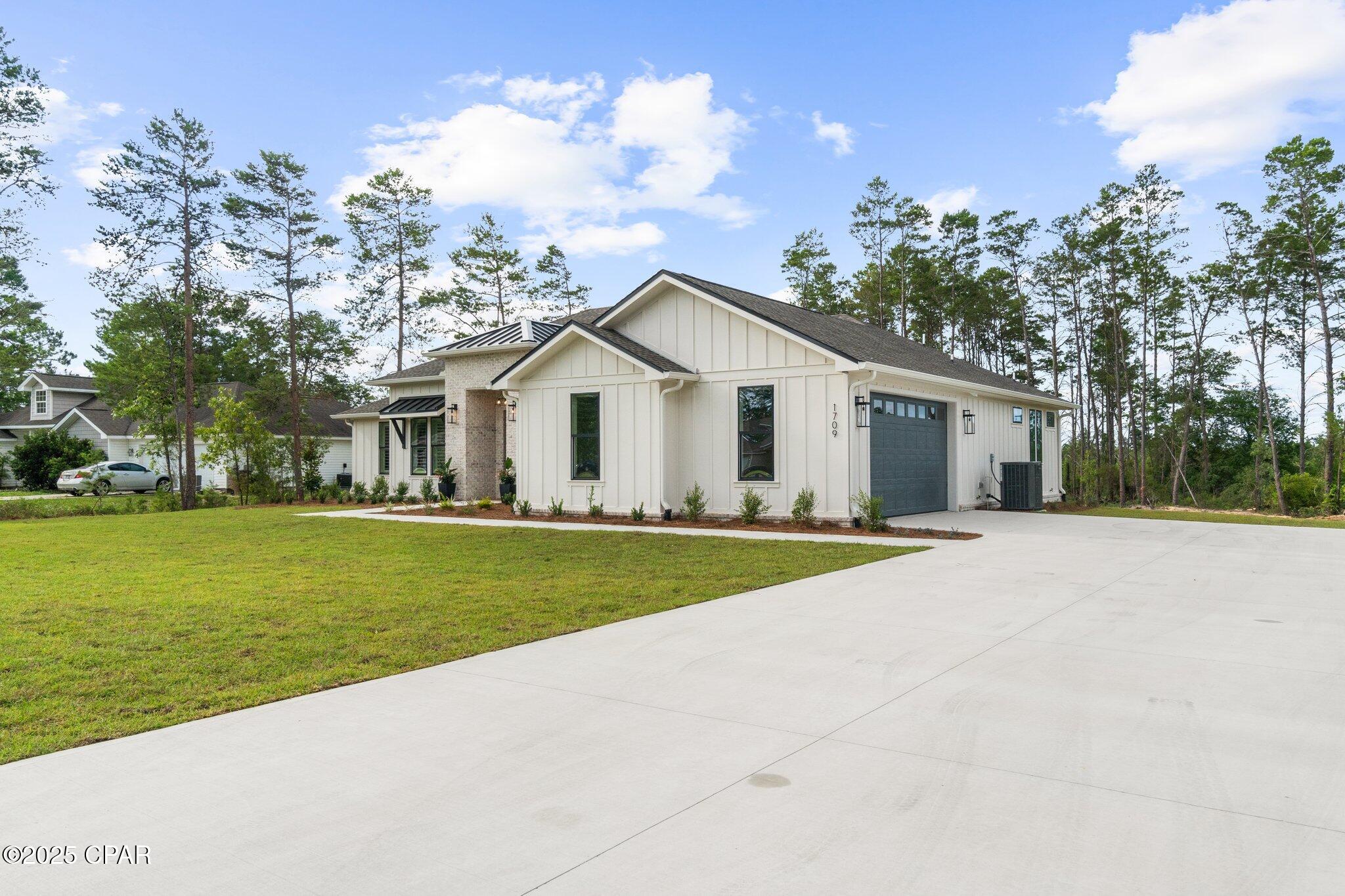 1709 White Western Lake Lane