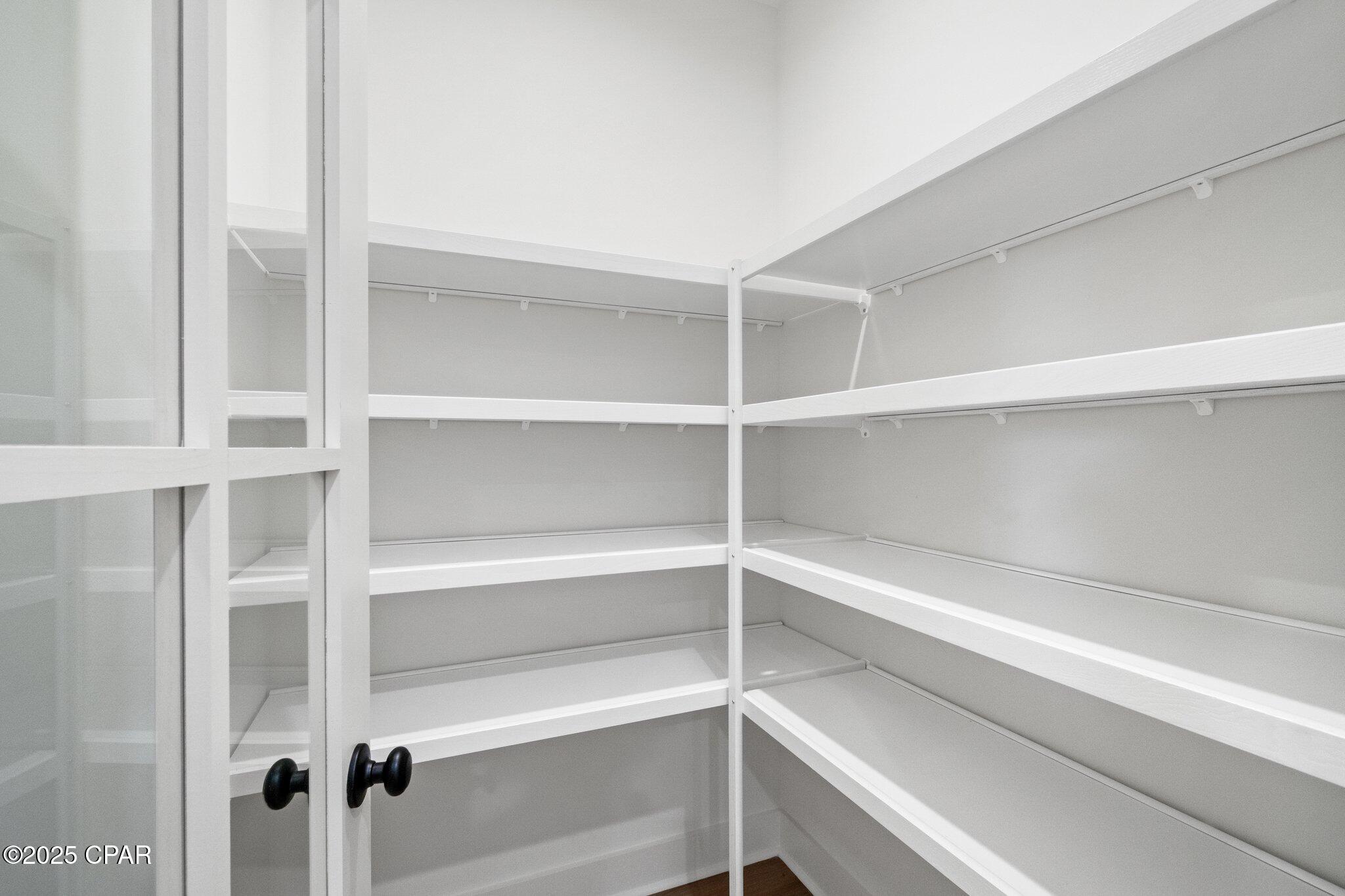 1709 White Western Lake Lane