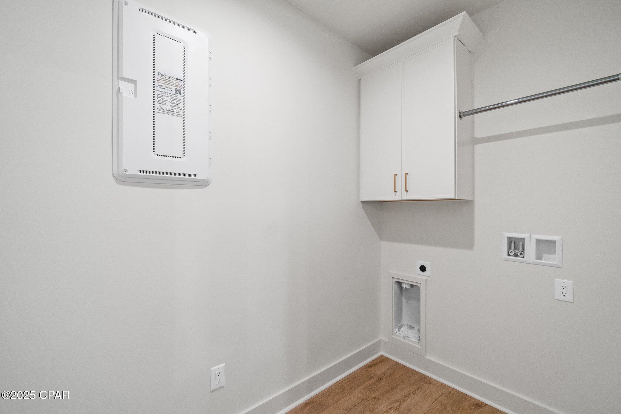 1709 White Western Lake Lane