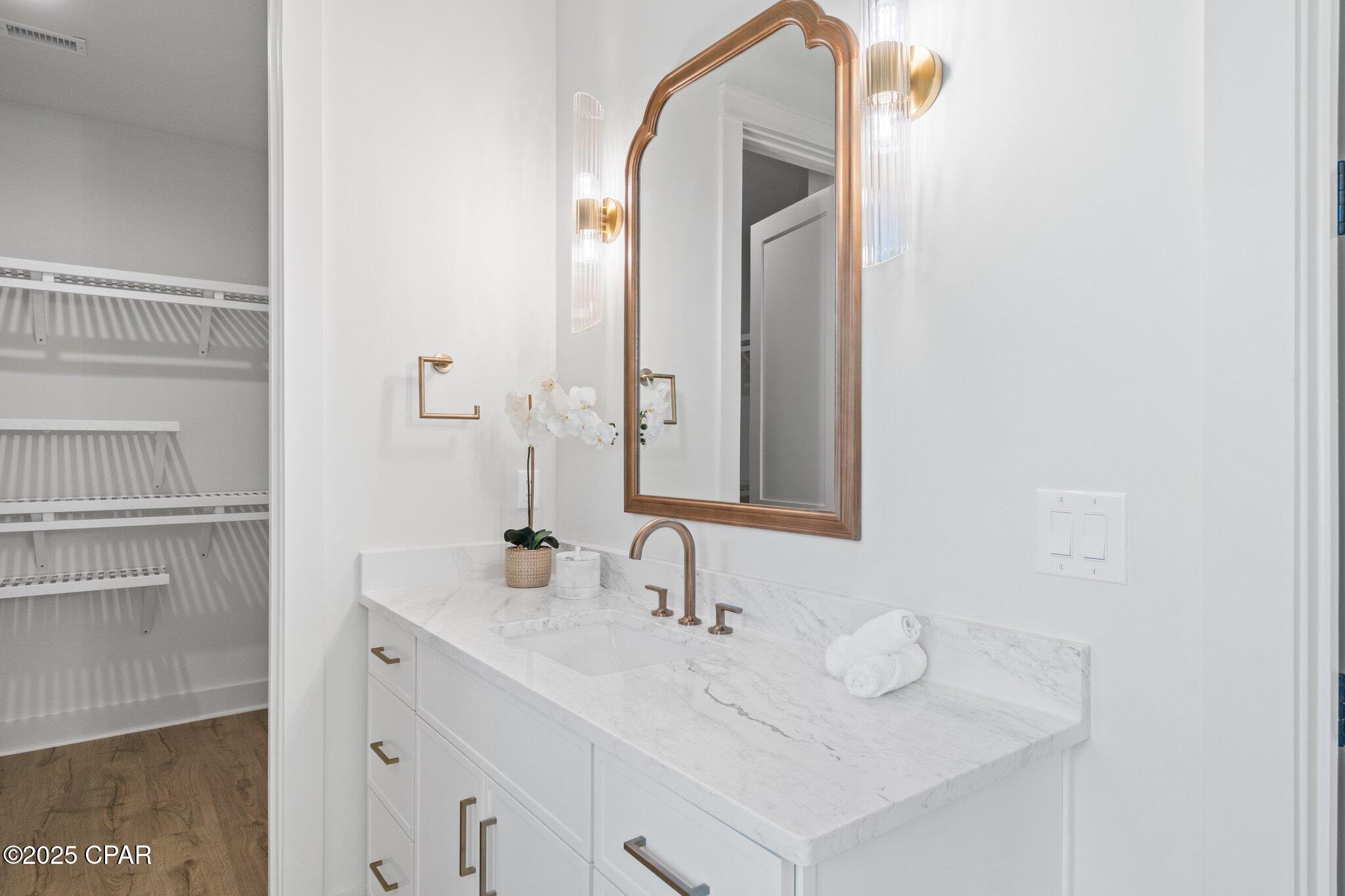 1709 White Western Lake Lane