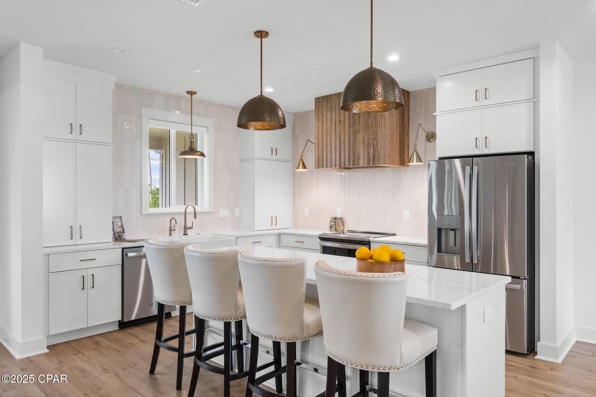 1709 White Western Lake Lane