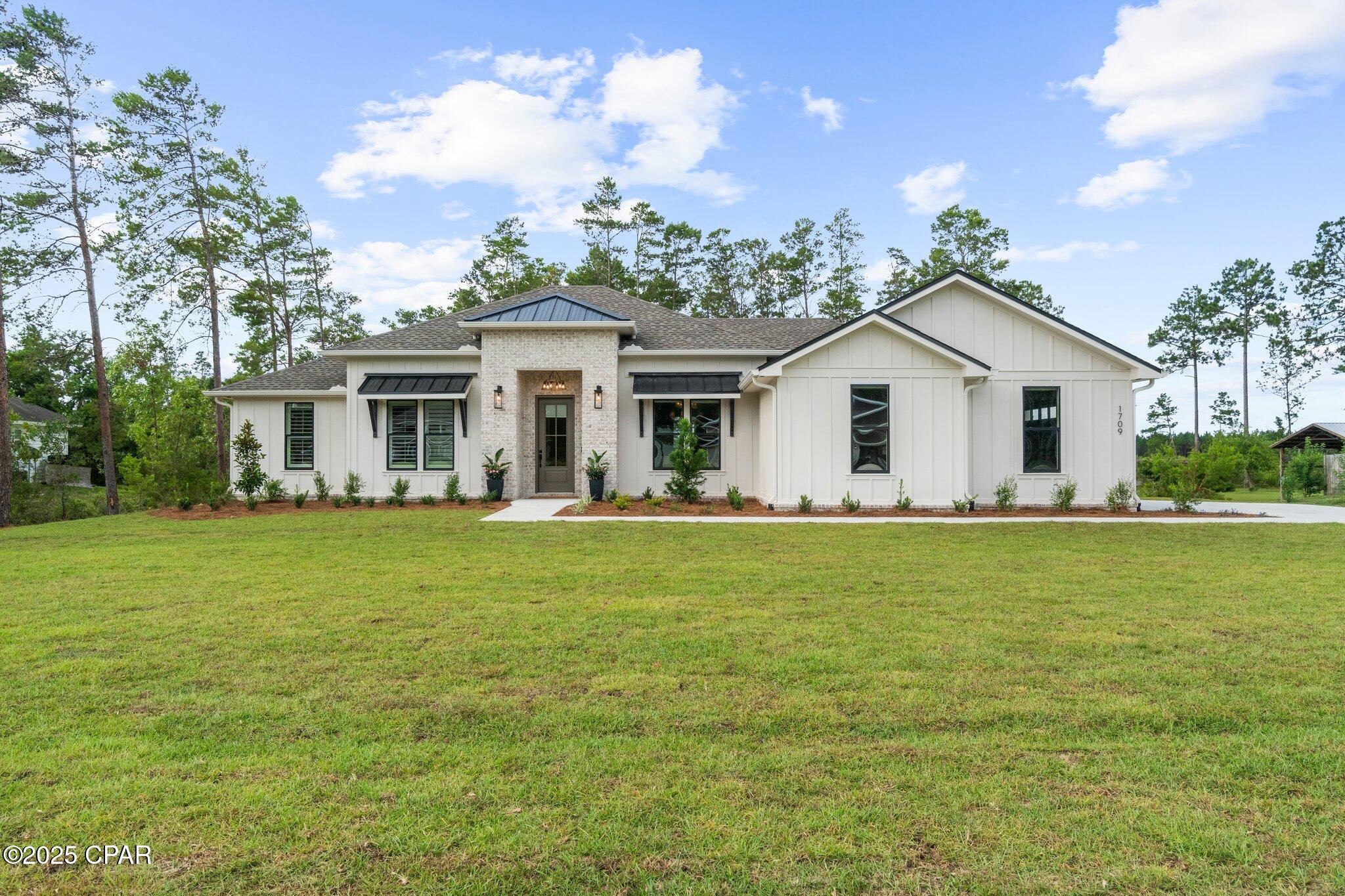 1709 White Western Lake Lane