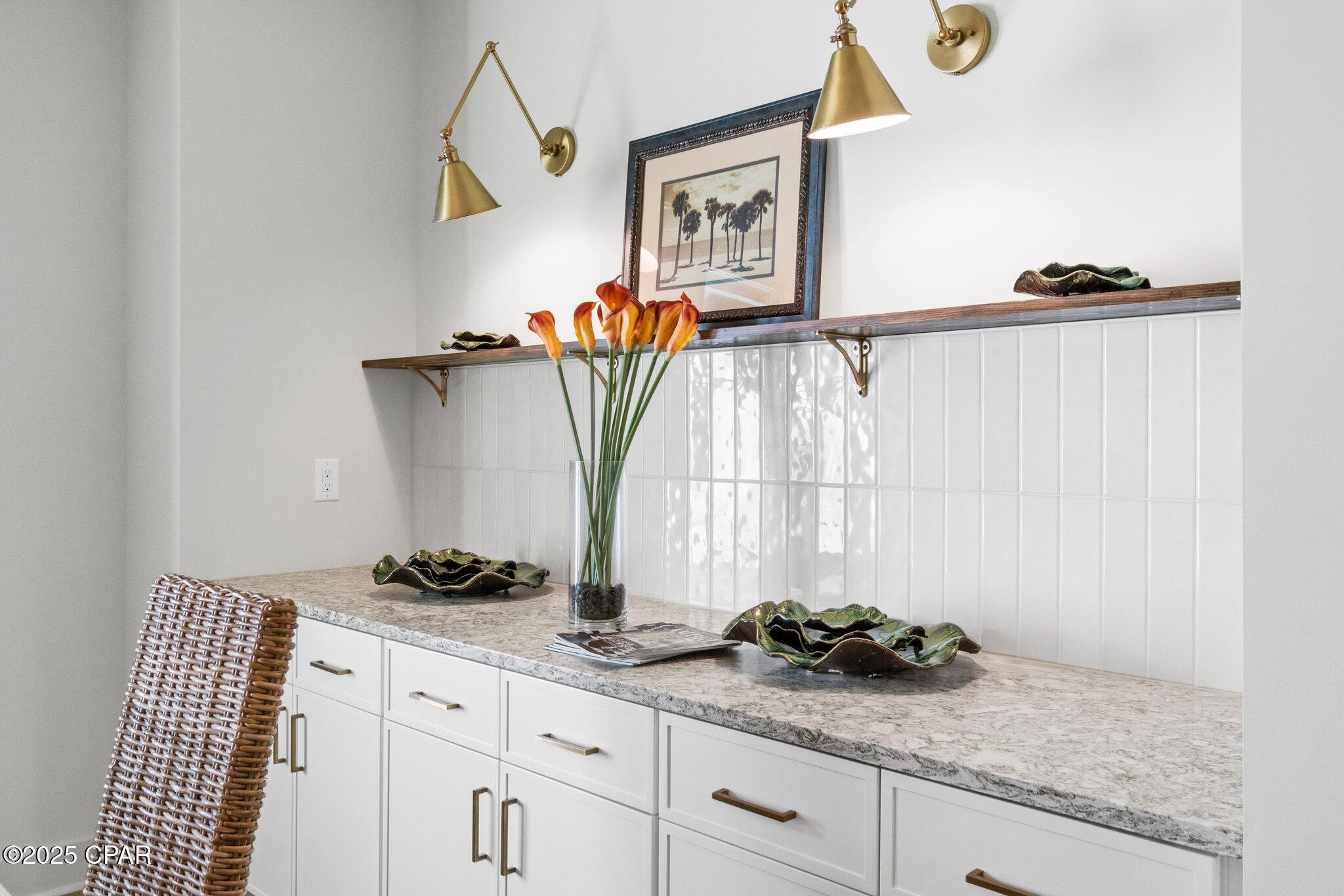 1709 White Western Lake Lane