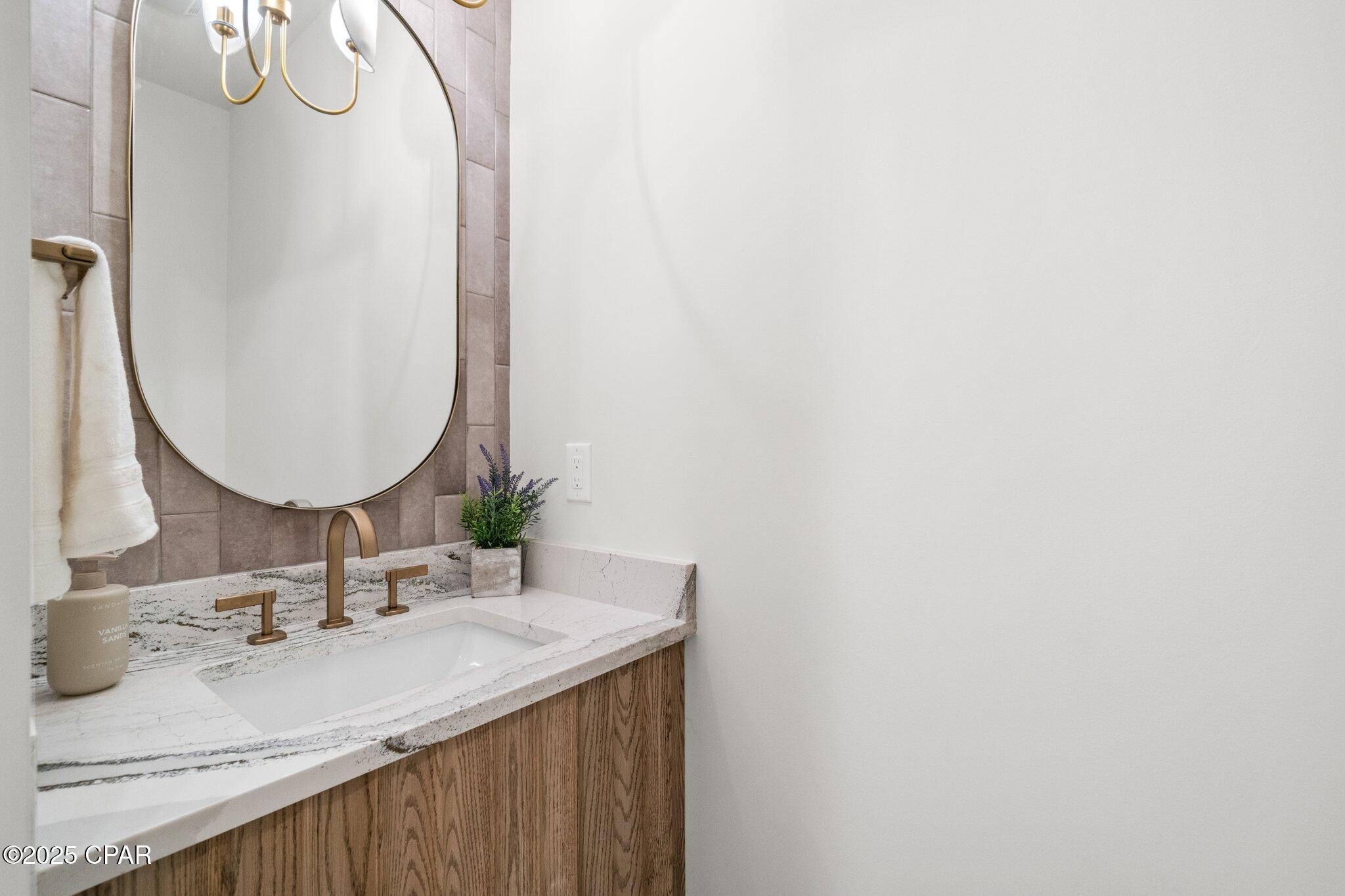 1709 White Western Lake Lane