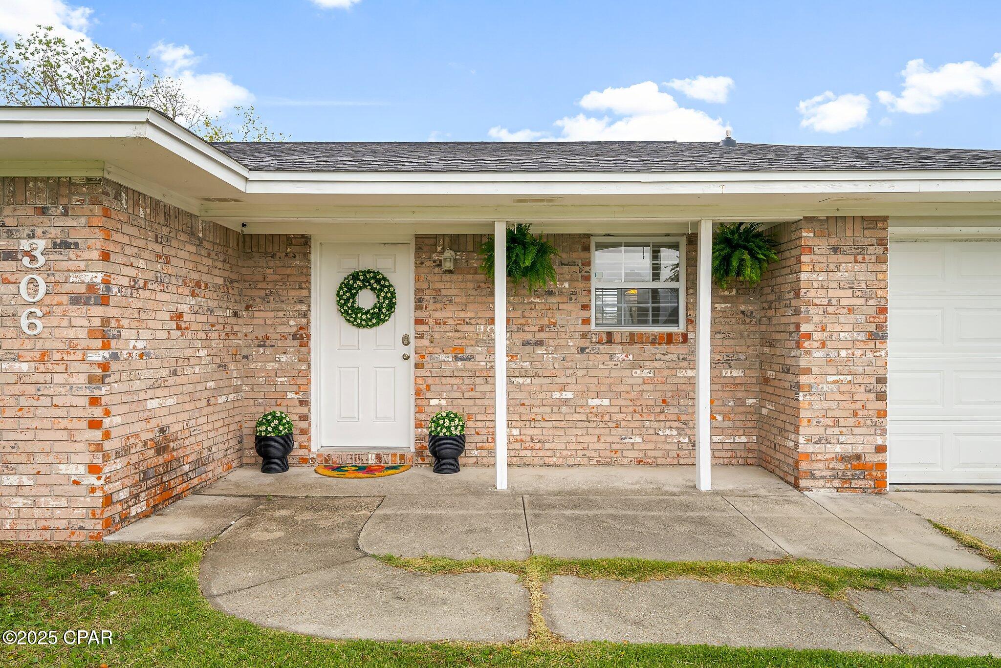 306 Lynnwood Lane