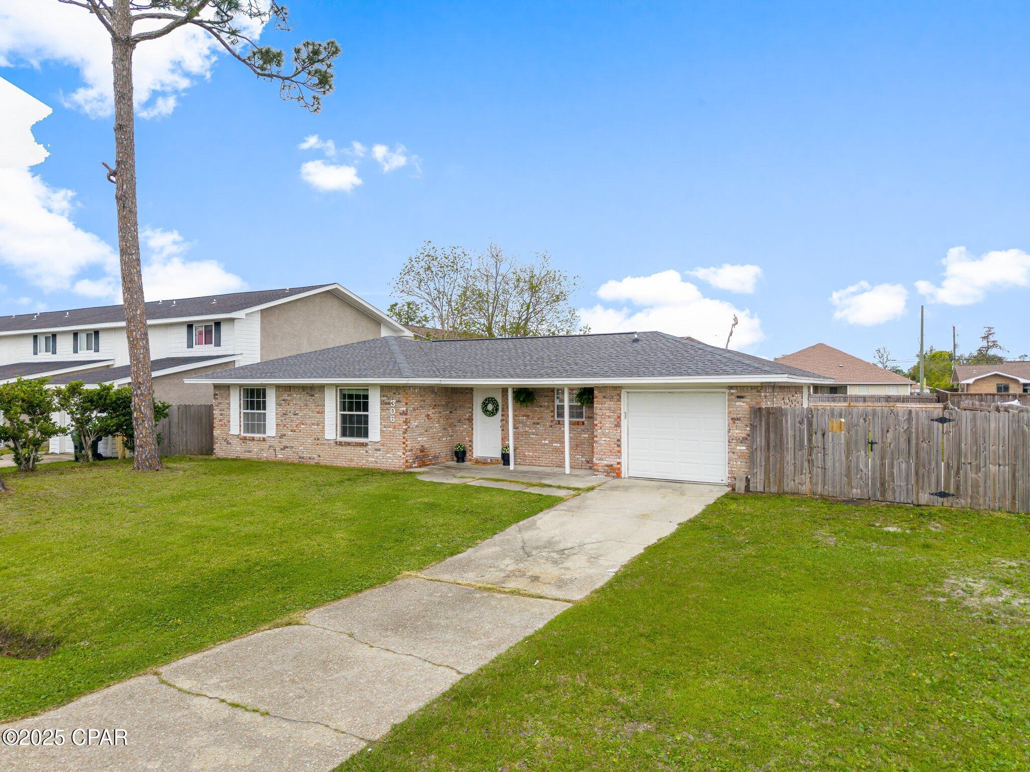 306 Lynnwood Lane
